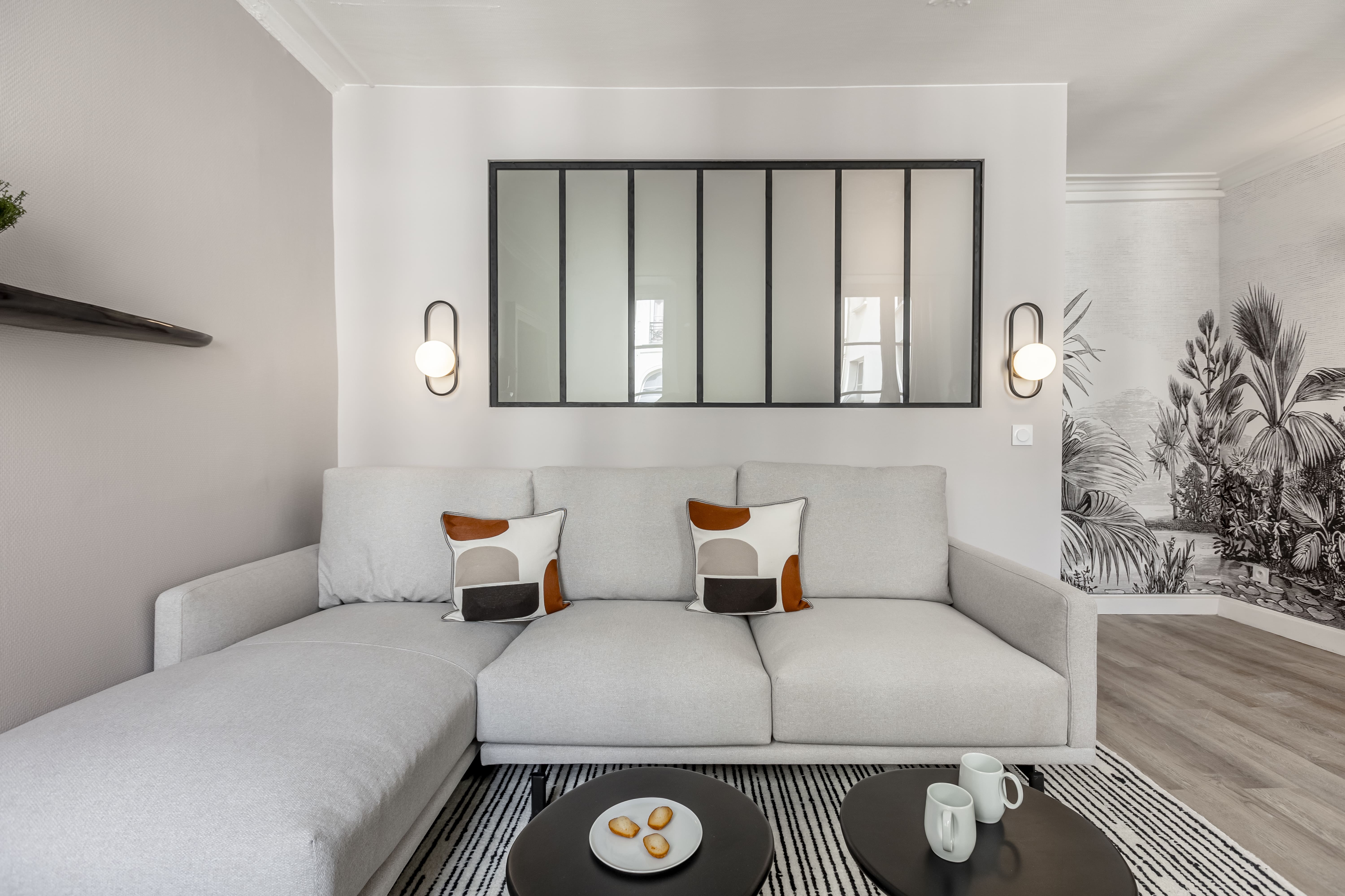 Château Passy Paris Grands Boulevards: Elegant 4-Bedroom Apartment for Families and Pets, Grands Boulevards