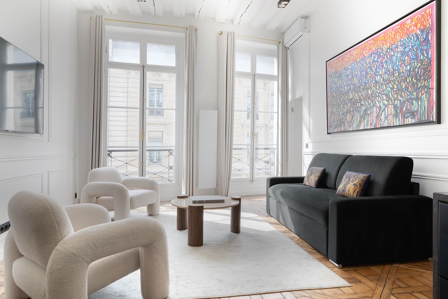 Château Petits Champs Paris: 2-Bedroom Luxury Apartment with Period Features, Paris Louvre