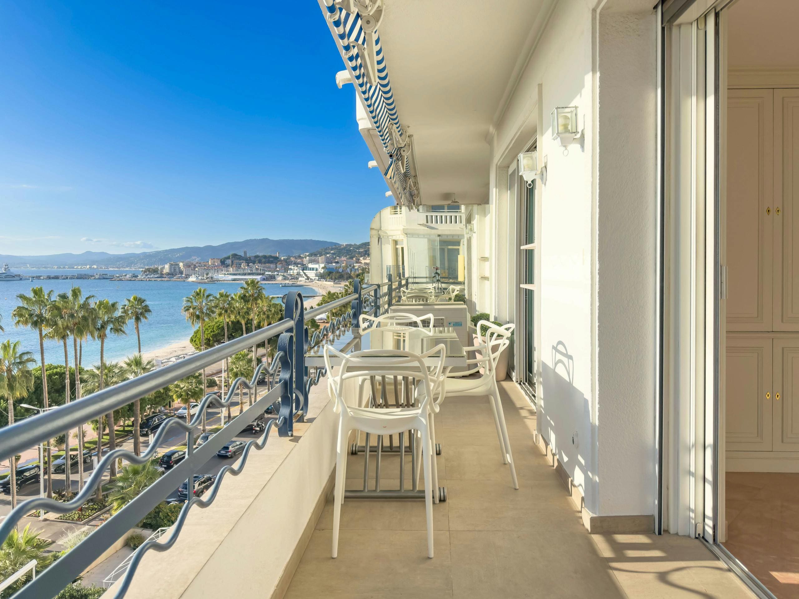 Château Picaud Cannes: Stylish 3-Bedroom House with Seaview, Cannes