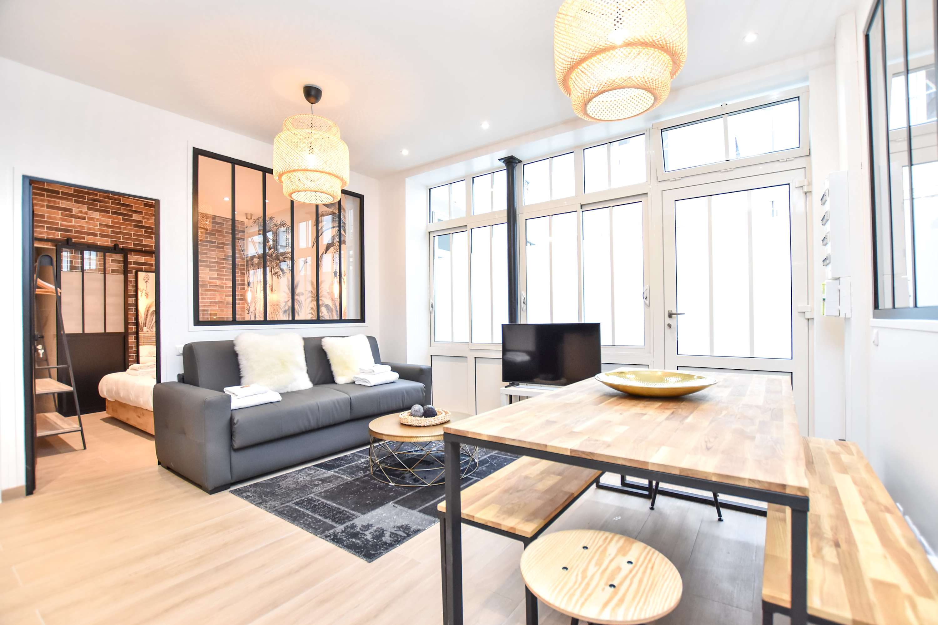 Château Pigalle Paris South Pigalle 3: Elegant 3-Bedroom Apartment with Courtyard Views, South Pigalle