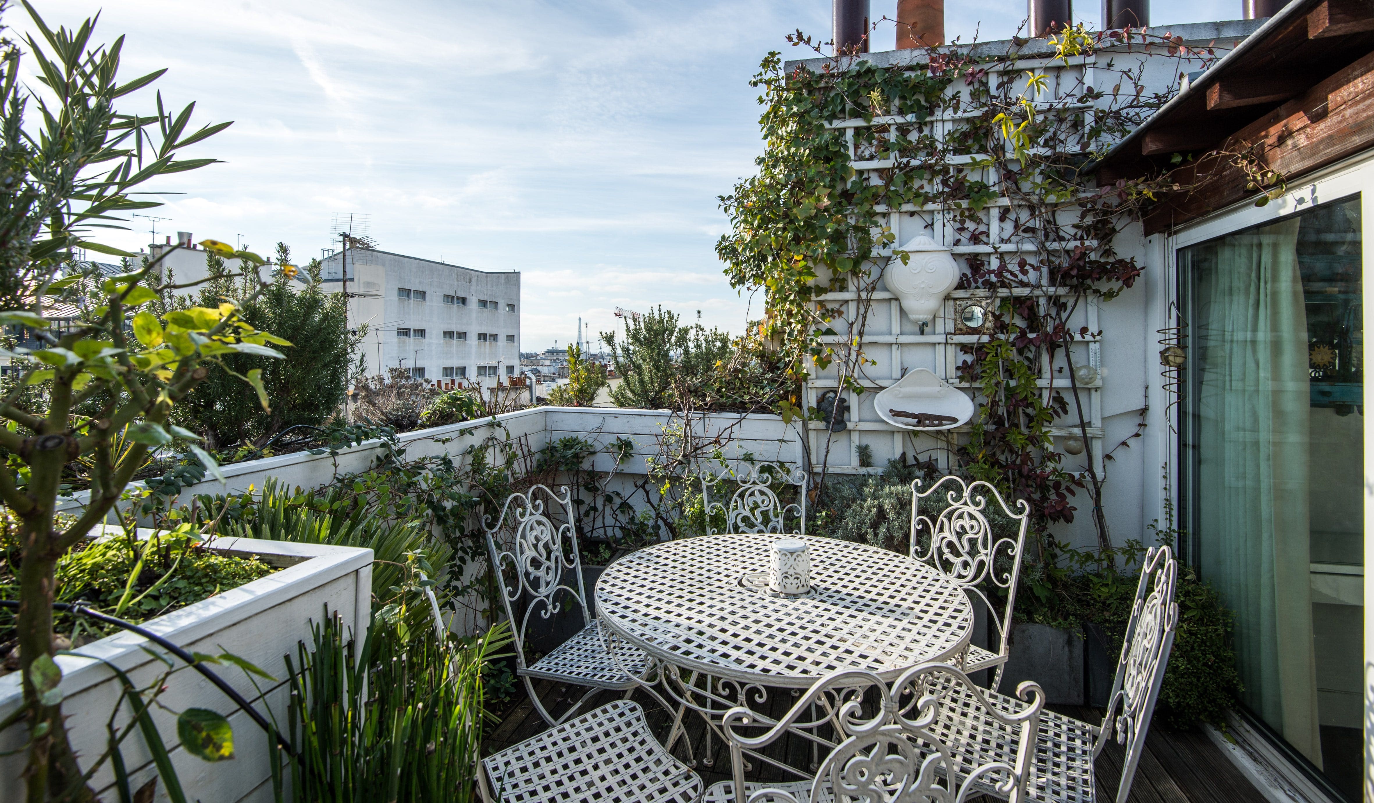 Château Poissonnière Paris: Charming 4-Bedroom Apartment with Terrace Views, Grands Boulevards