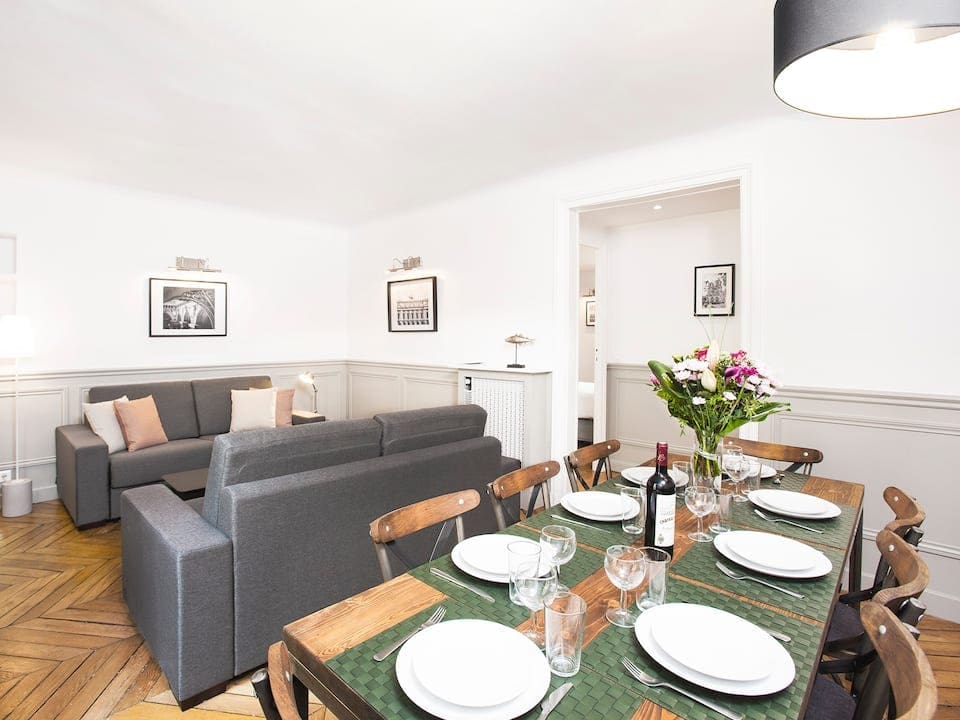 Château Poissonnière Paris Grands Boulevards: Spacious 4-Bedroom Family Apartment in Grands Boulevards, Paris