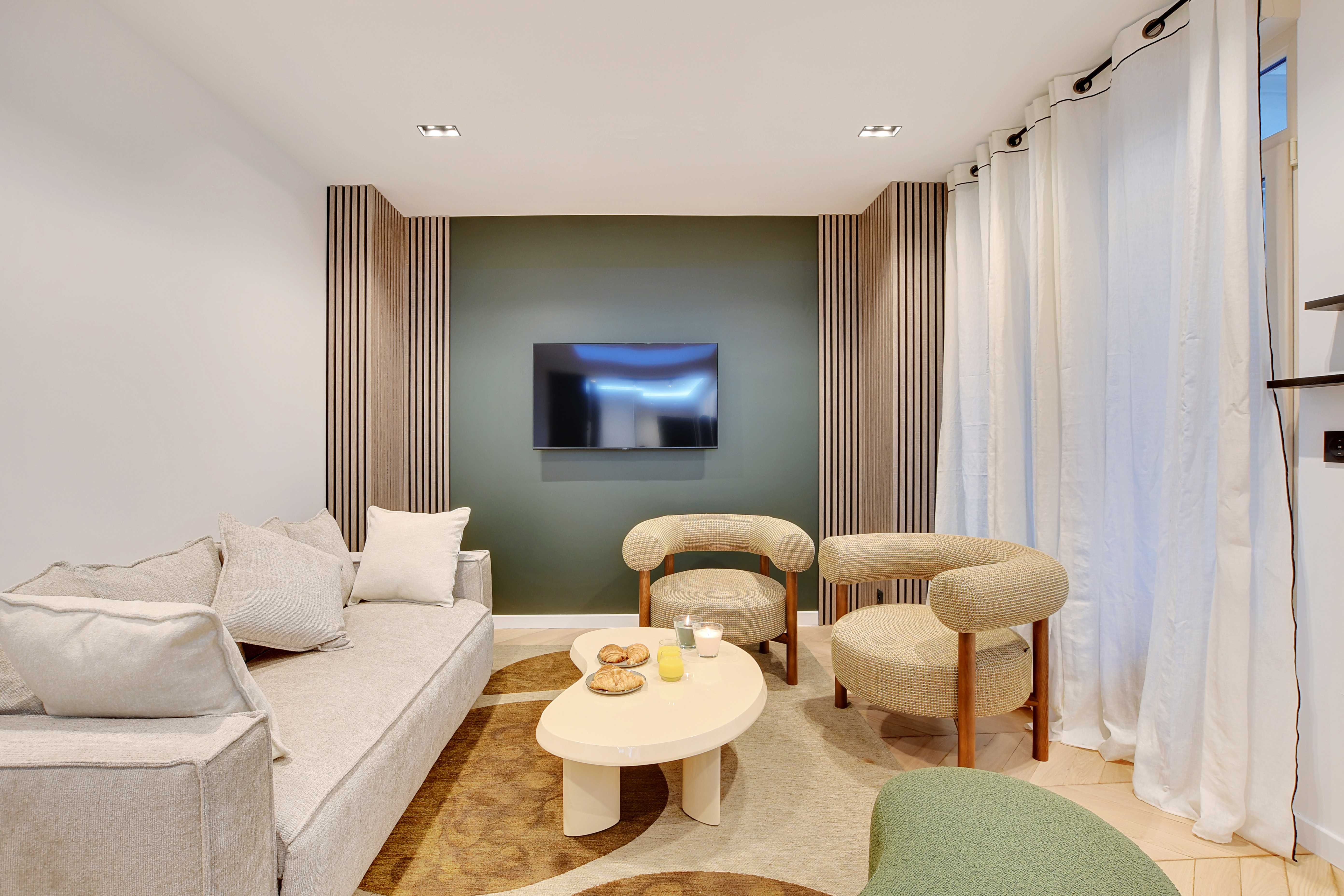 Château Pompidou Marais: Elegant 2-Bedroom Apartment with Air-Con, Le Marais Paris