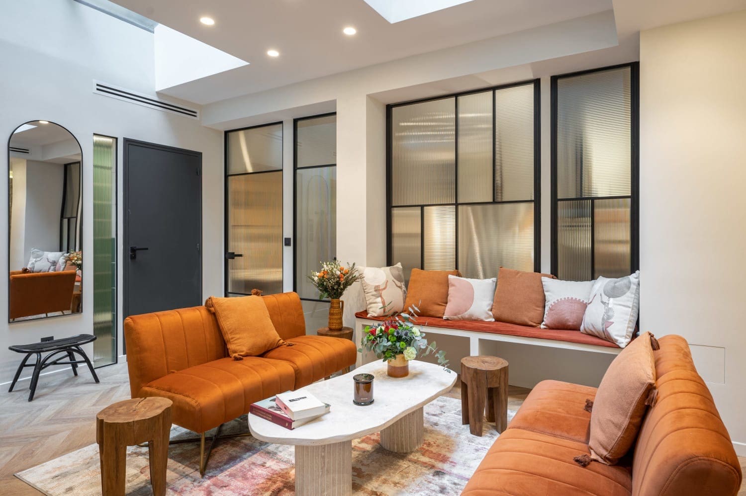 Château Pont de Grenelle: Elegant 4-Bedroom Apartment with Family-Friendly Amenities, Paris