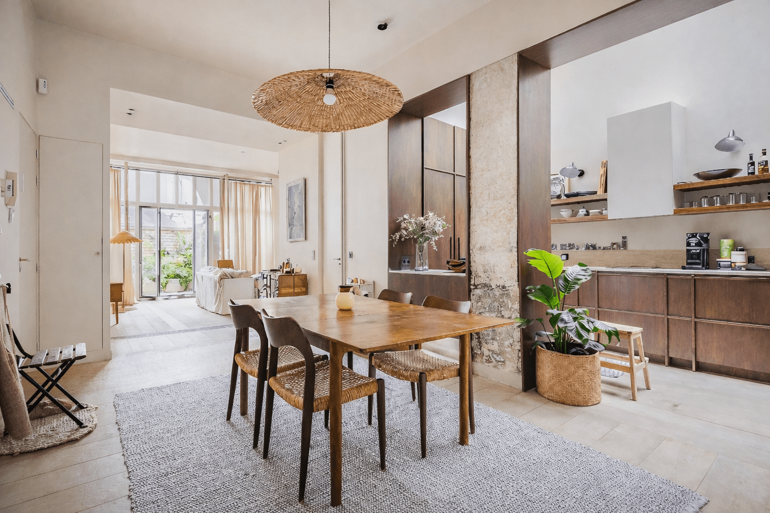 Château Rameau Paris: Luxury 2-Bedroom Apartment with Family-Friendly Amenities, Grands Boulevards Paris