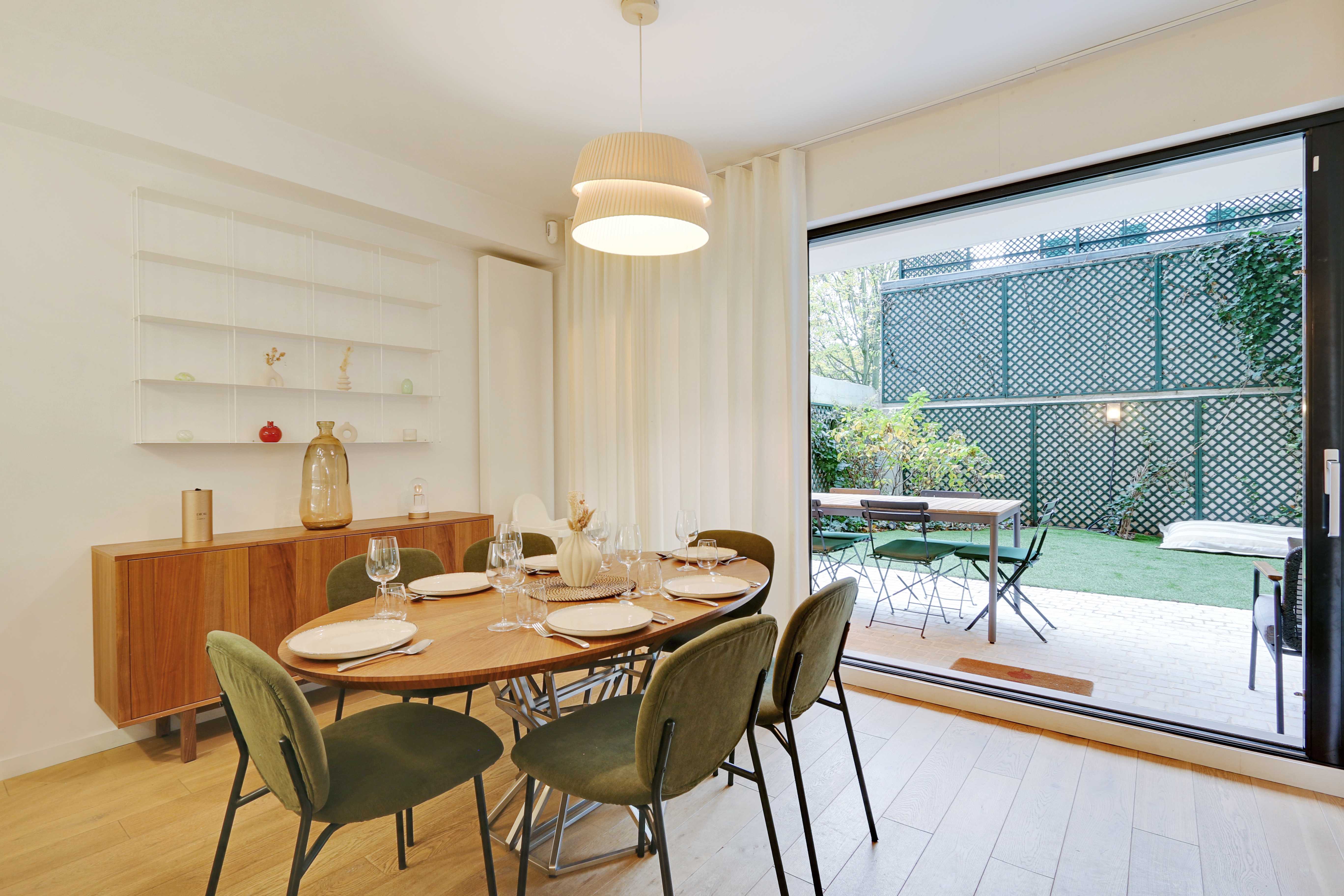 Château Ranelagh Auteuil: Elegant 2-Bedroom Townhouse with Garden, Auteuil – Passy