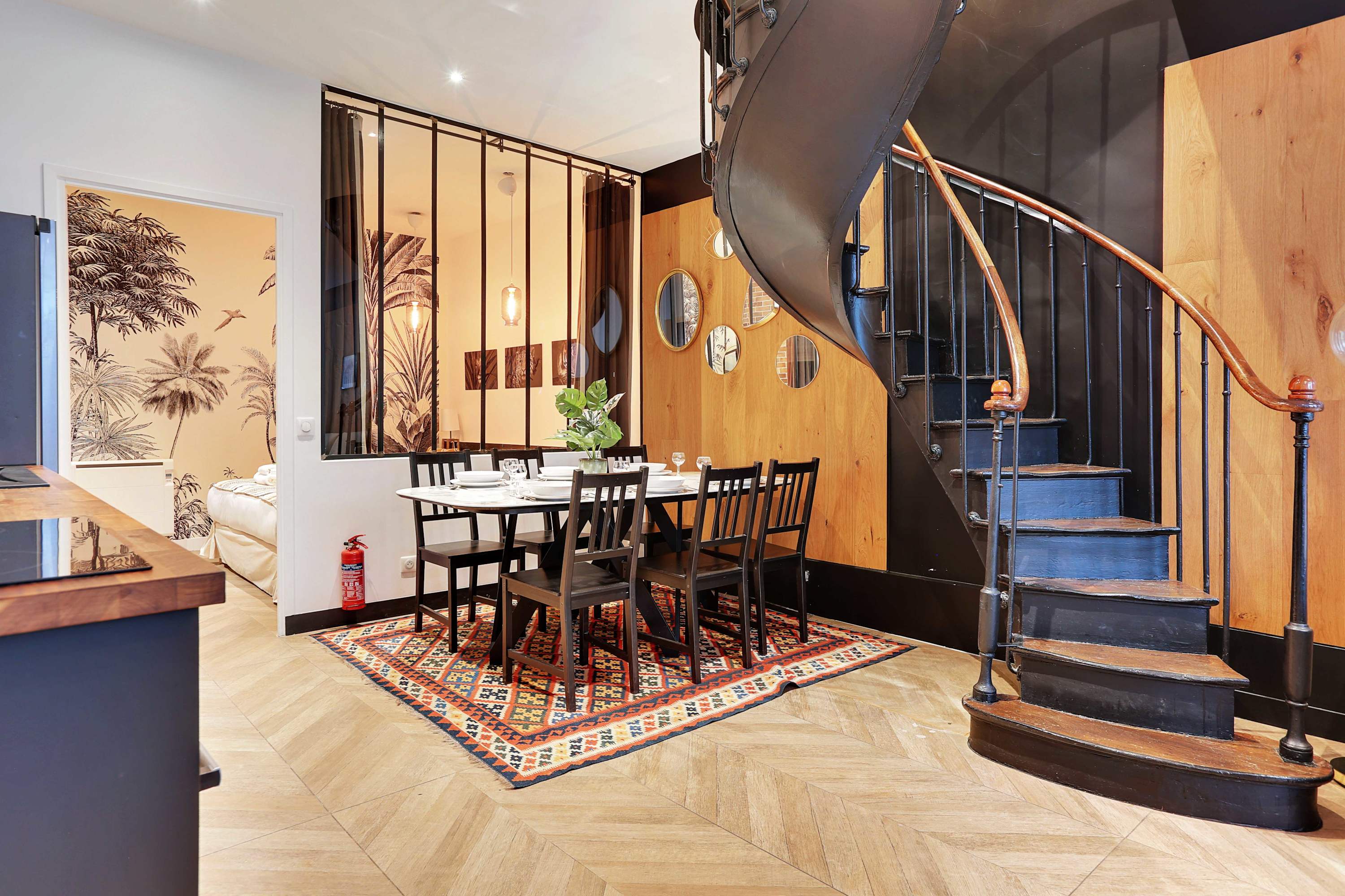 Château Rivière Saint-Martin: Spacious 4-Bedroom Luxury Apartment Near Canal Saint-Martin, Paris