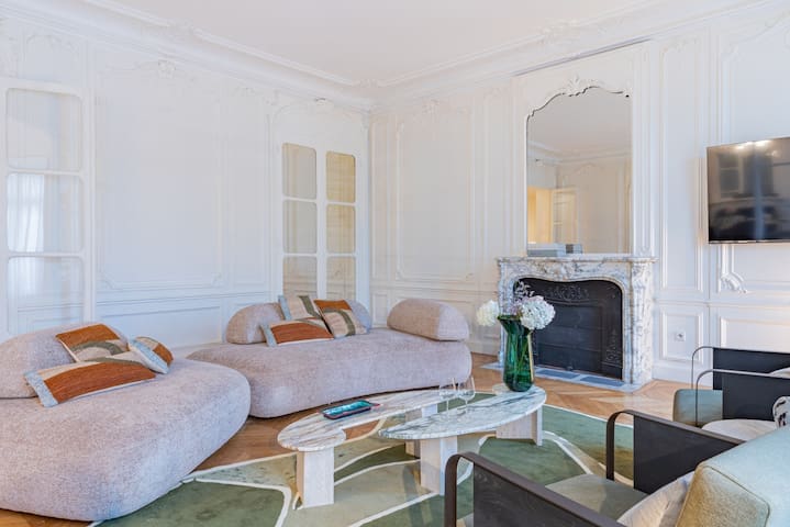 Château Ronsard Paris: Luxury 4-Bedroom Apartment with Air-Con, Arc de Triomphe – Champs-Élysées