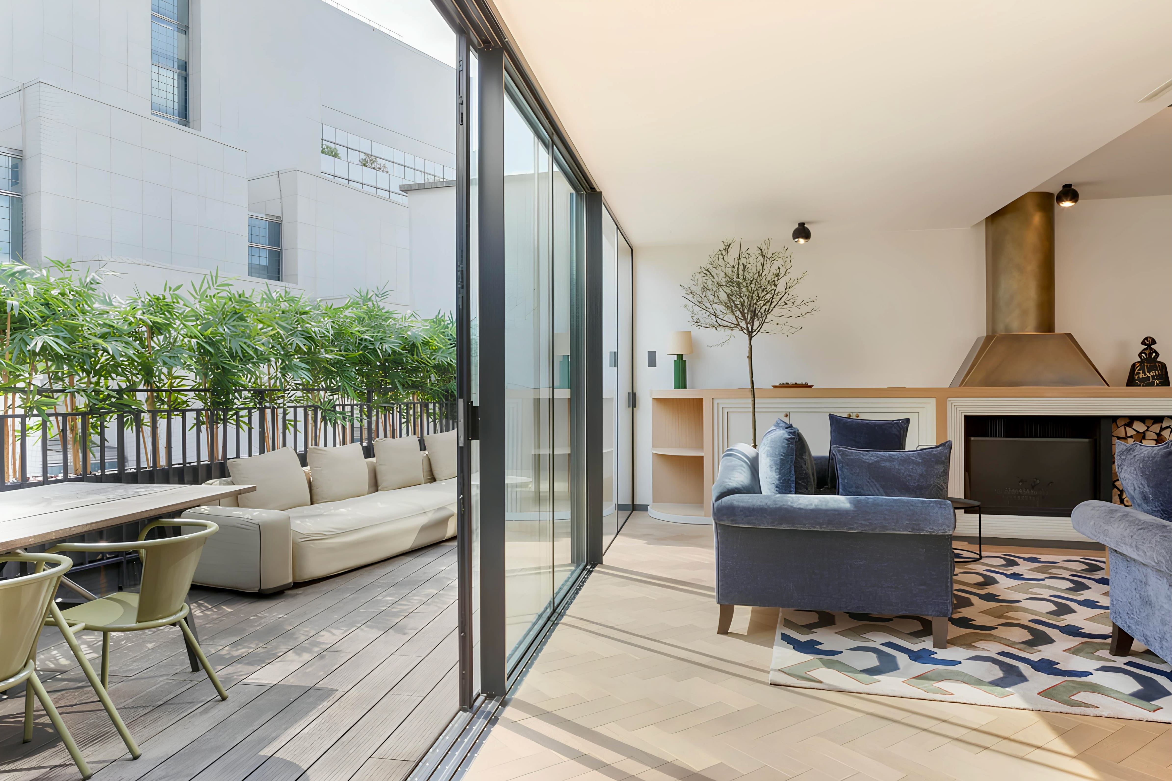 Château Saint-Antoine Bastille: Elegant 3-Bedroom Townhouse with Sauna and Terrace, Paris