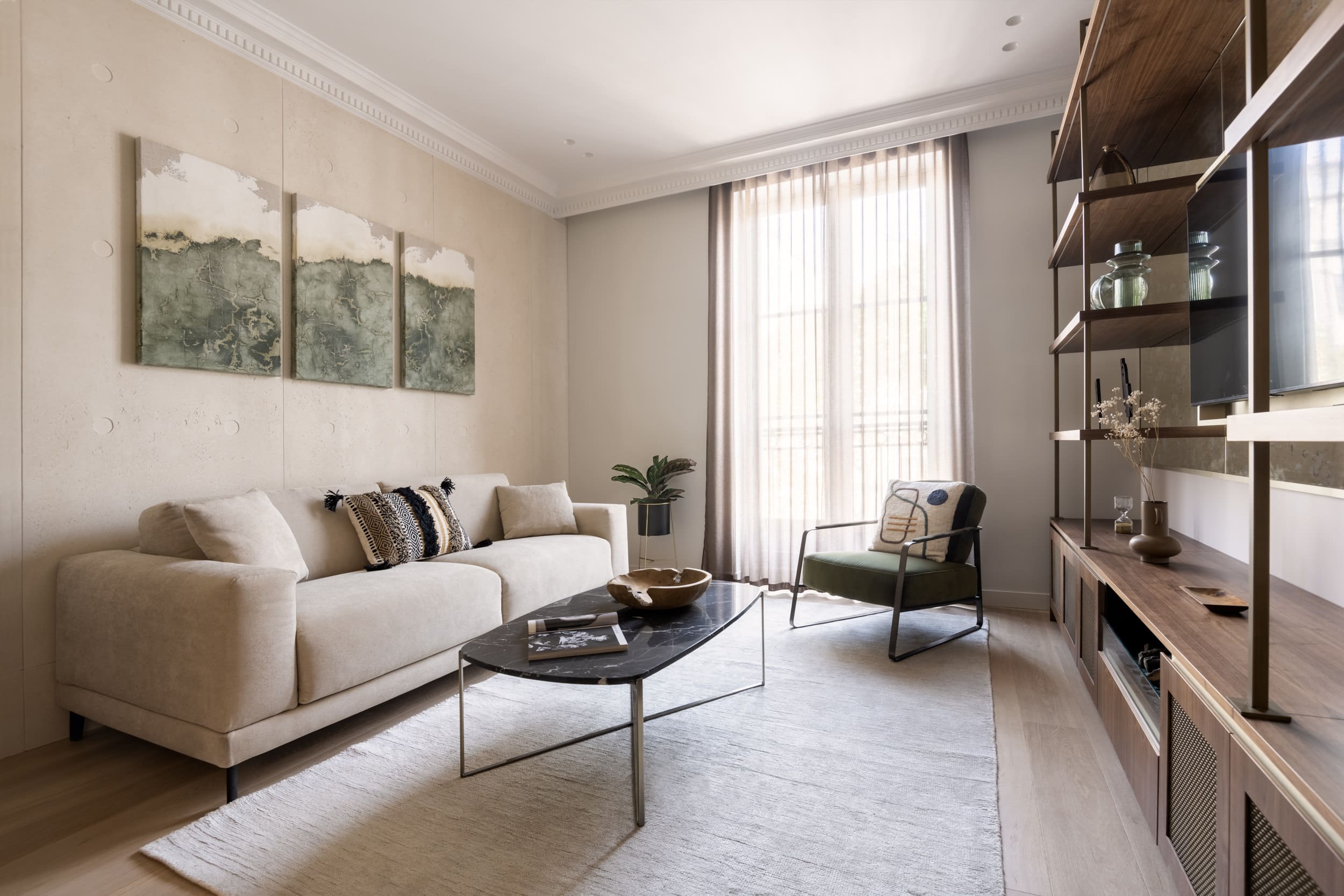 Château Saint-Antoine Marais Le Marais: Luxury 2-Bedroom Apartment with Elegant Interiors, Le Marais