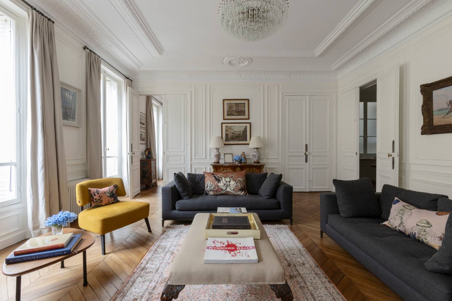 Château Saint Germain: Charming 3-Bedroom Apartment for Families, Saint Germain des Prés