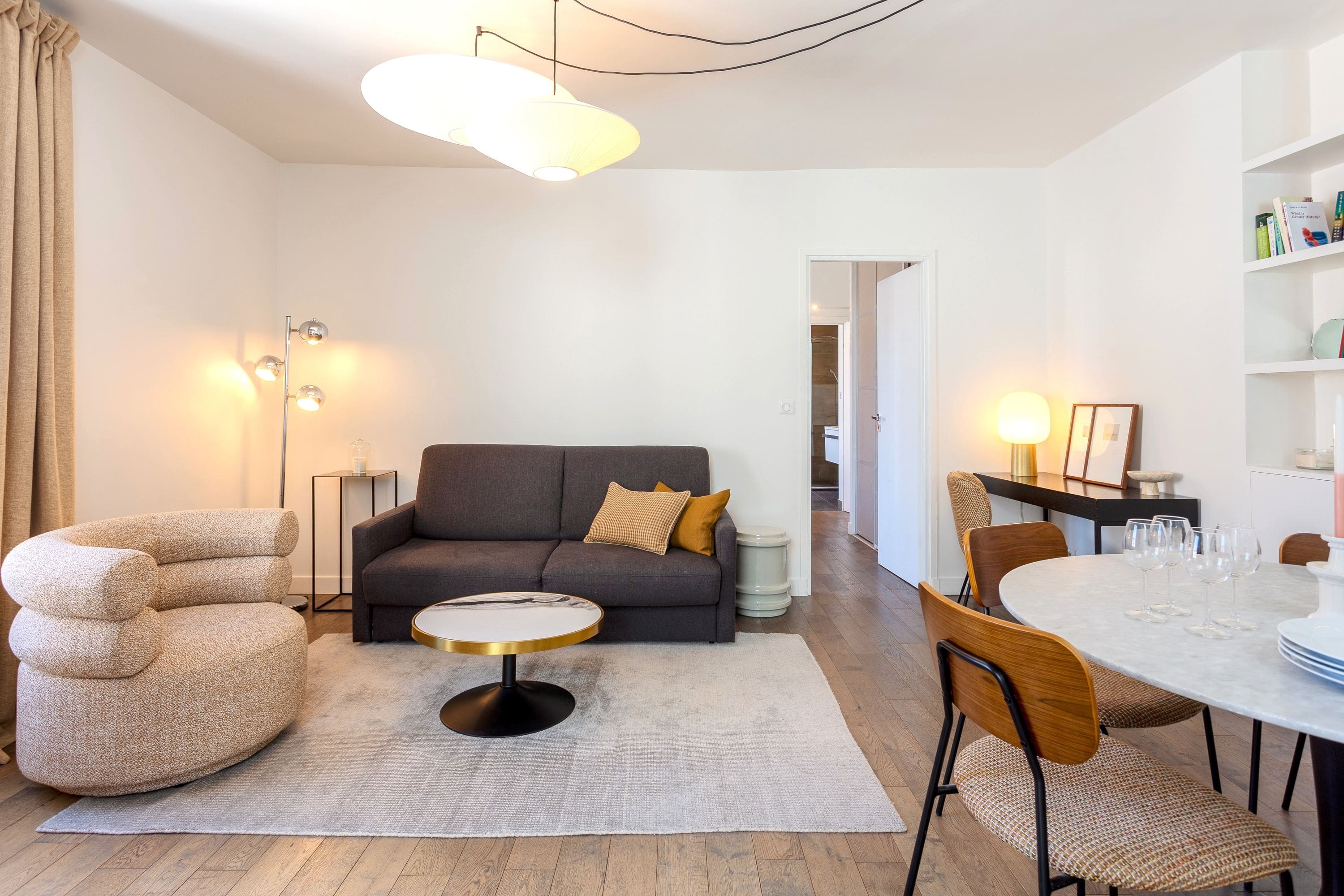 Château Saint Germain Paris Saint Germain des Prés – Odéon: Elegant 2-Bedroom Luxury Apartment with Air-Con, Saint Germain des Prés – Odéon, Paris