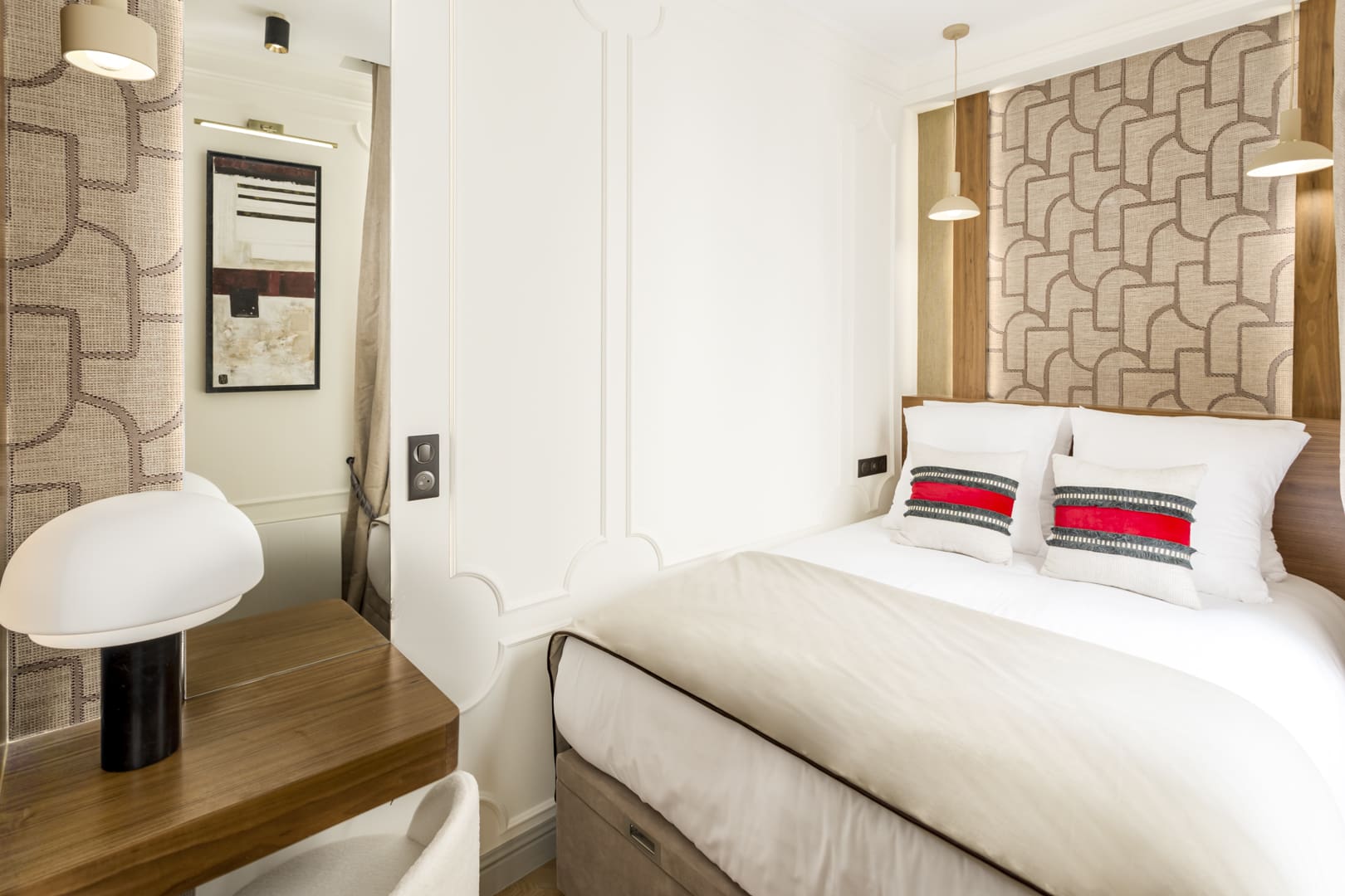 Château Saint-Honoré Montorgueil: Elegant 3-Bedroom Townhouse Apartment for Families, Paris