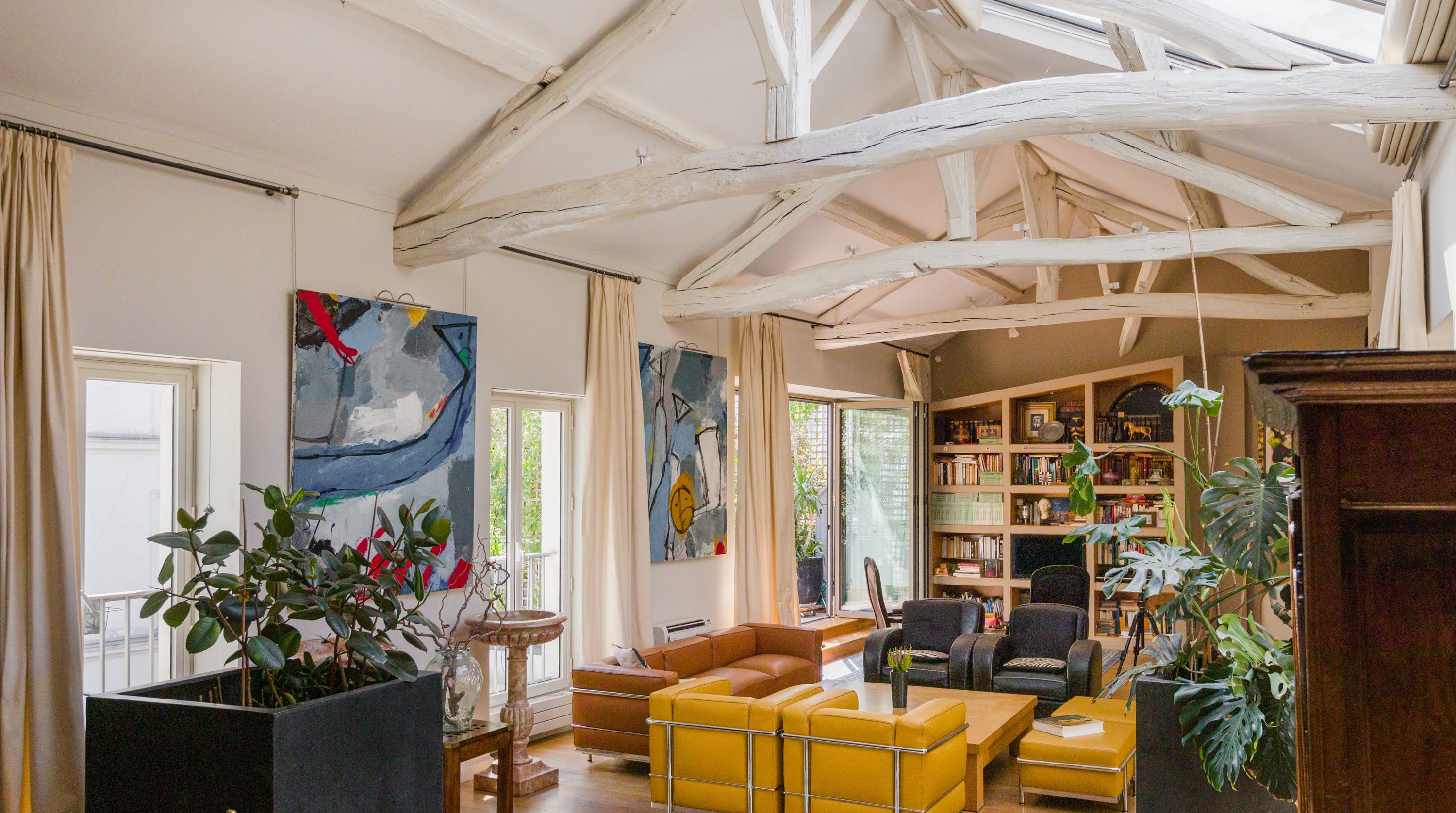 Château Saint-Médard Paris: Luxury 3-Bedroom Villa with Hot Tub, Latin Quarter