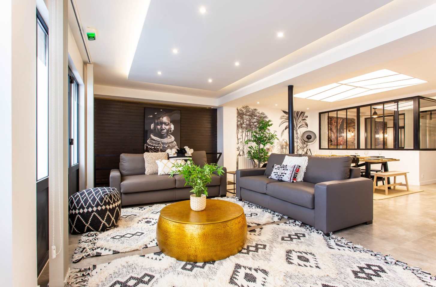 Château Saint-Merri Marais Le Marais: Spacious 4-Bedroom Apartment with Family-Friendly Features, Le Marais