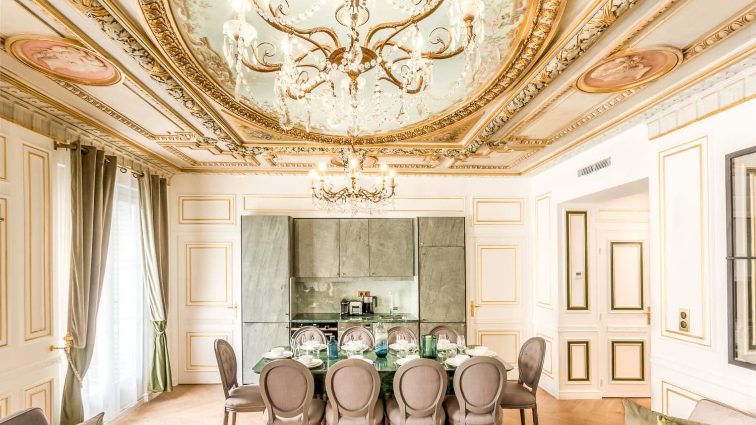 Château Saint-Merri Montorgueil: 3-Bedroom Luxury Apartment with Hot Tub, Montorgueil – Les Halles