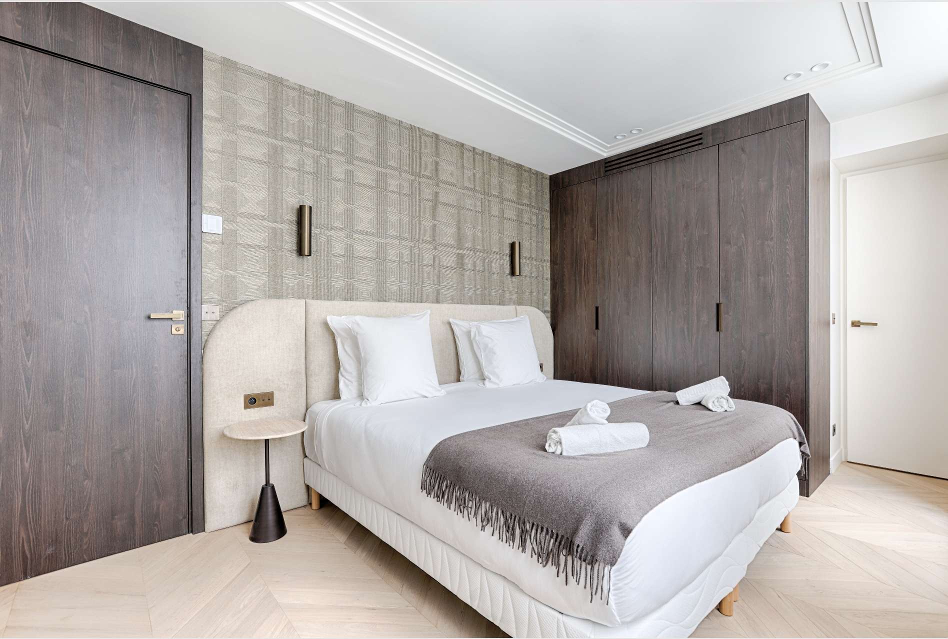 Château Saint-Merri Montorgueil Montorgueil – Les Halles: Elegant 2-Bedroom Apartment Rental with Air Conditioning in Montorgueil, Paris