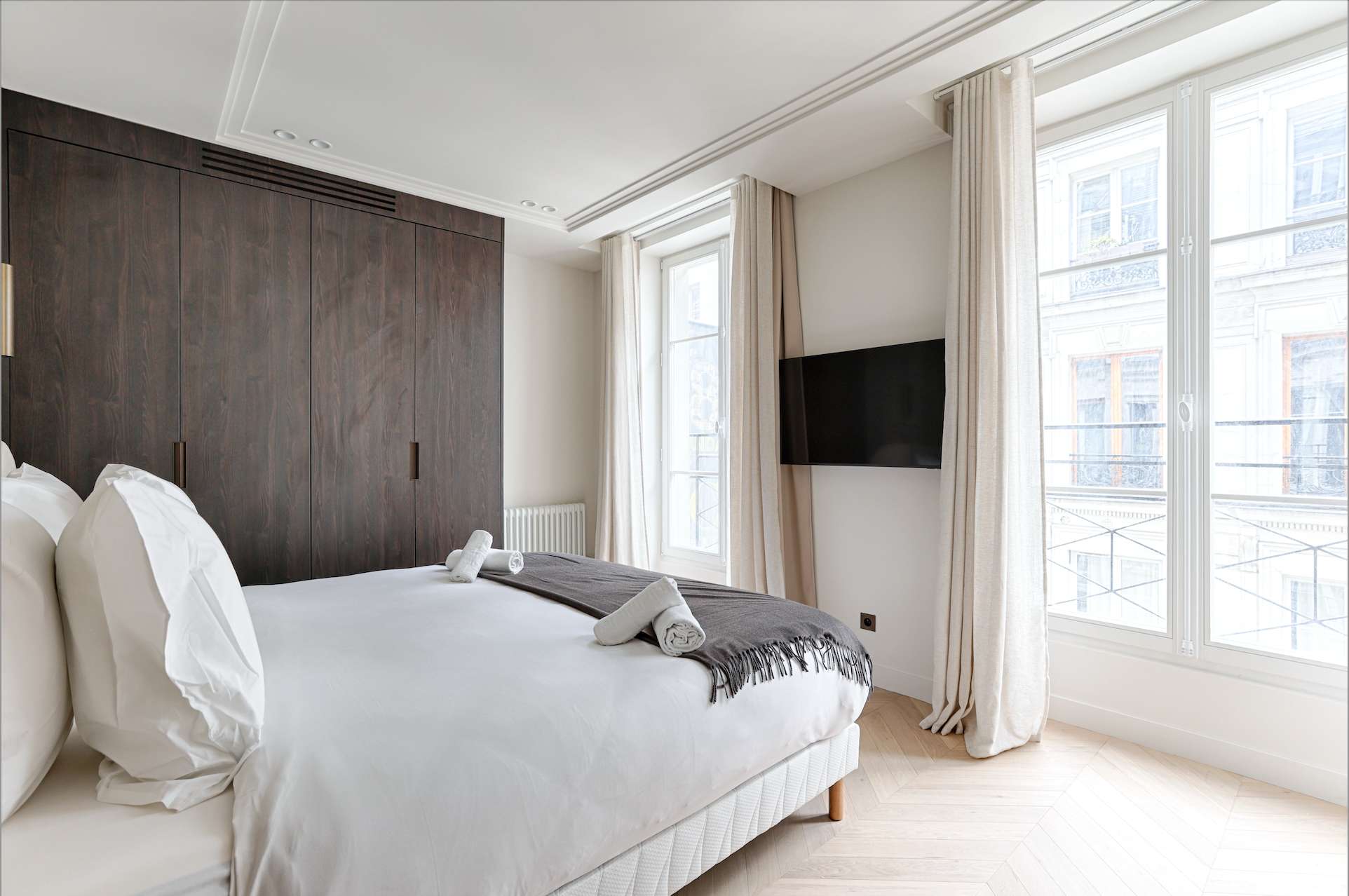 Château Saint-Merri Montorgueil Montorgueil – Les Halles: Elegant 2-Bedroom Apartment Rental with Air Conditioning in Montorgueil, Paris