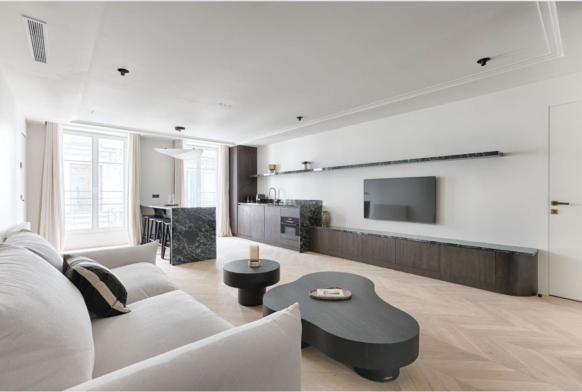 Château Saint-Merri Montorgueil Montorgueil – Les Halles: Elegant 2-Bedroom Apartment Rental with Air Conditioning in Montorgueil, Paris