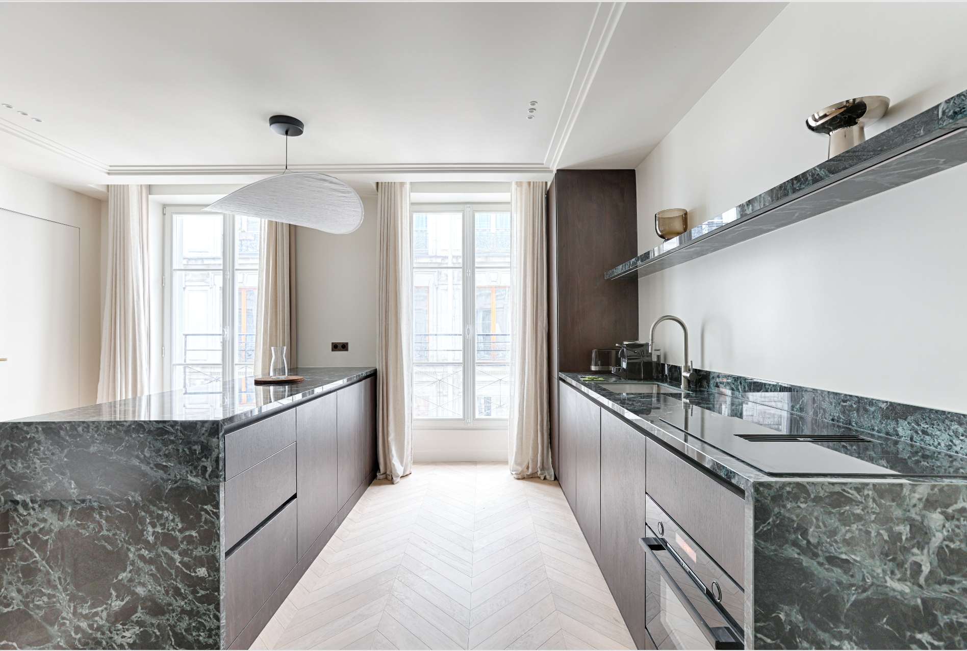 Château Saint-Merri Montorgueil Montorgueil – Les Halles: Elegant 2-Bedroom Apartment Rental with Air Conditioning in Montorgueil, Paris