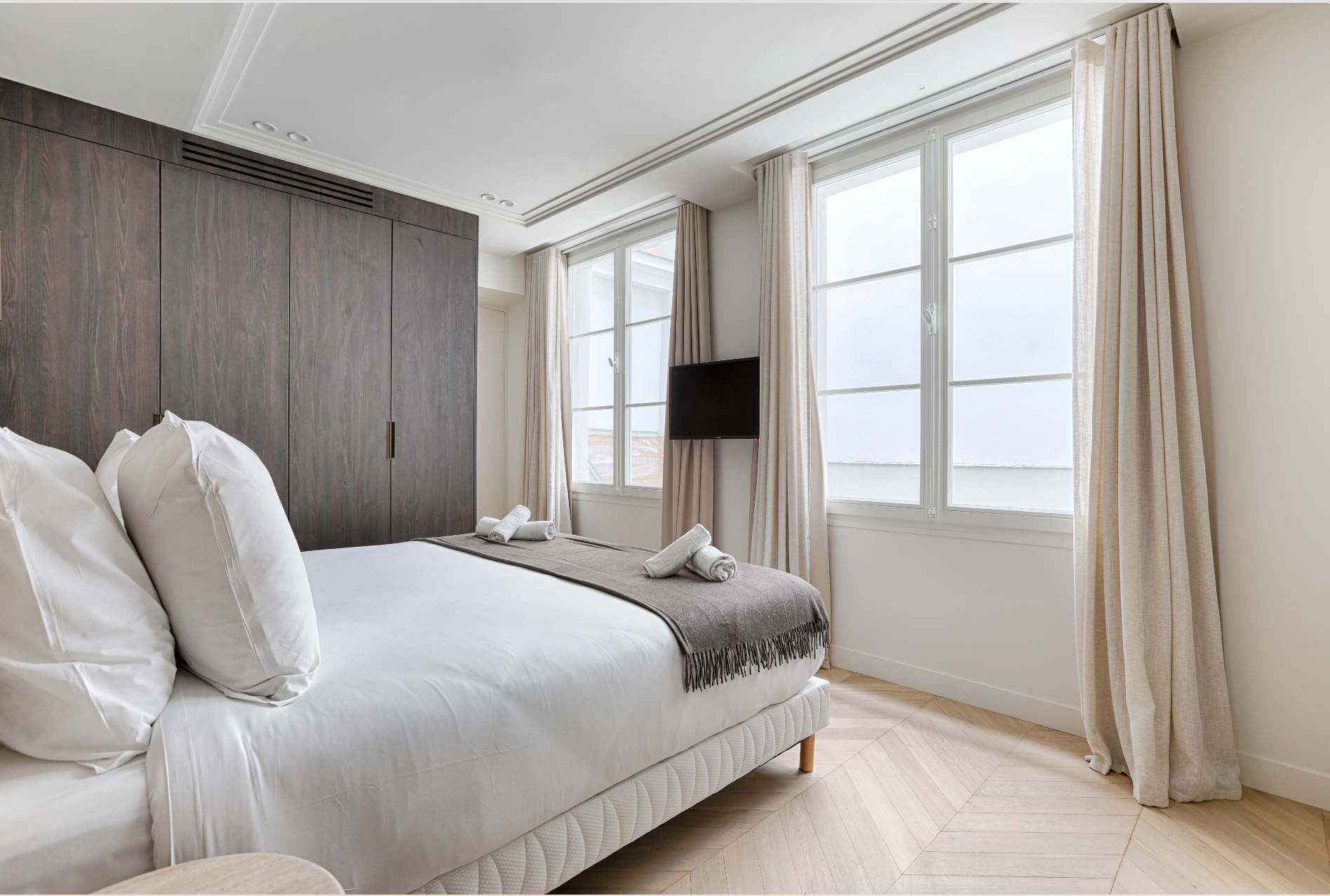 Château Saint-Merri Montorgueil Montorgueil – Les Halles: Elegant 2-Bedroom Apartment Rental with Air Conditioning in Montorgueil, Paris