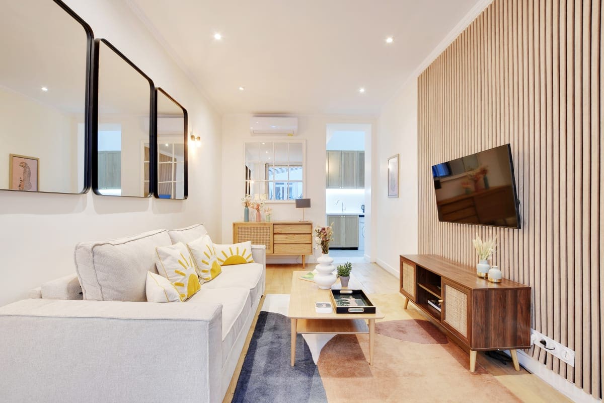 Château Saint-Paul Marais Le Marais 2: Luxury 2-Bedroom Apartment with Courtyard View, Le Marais