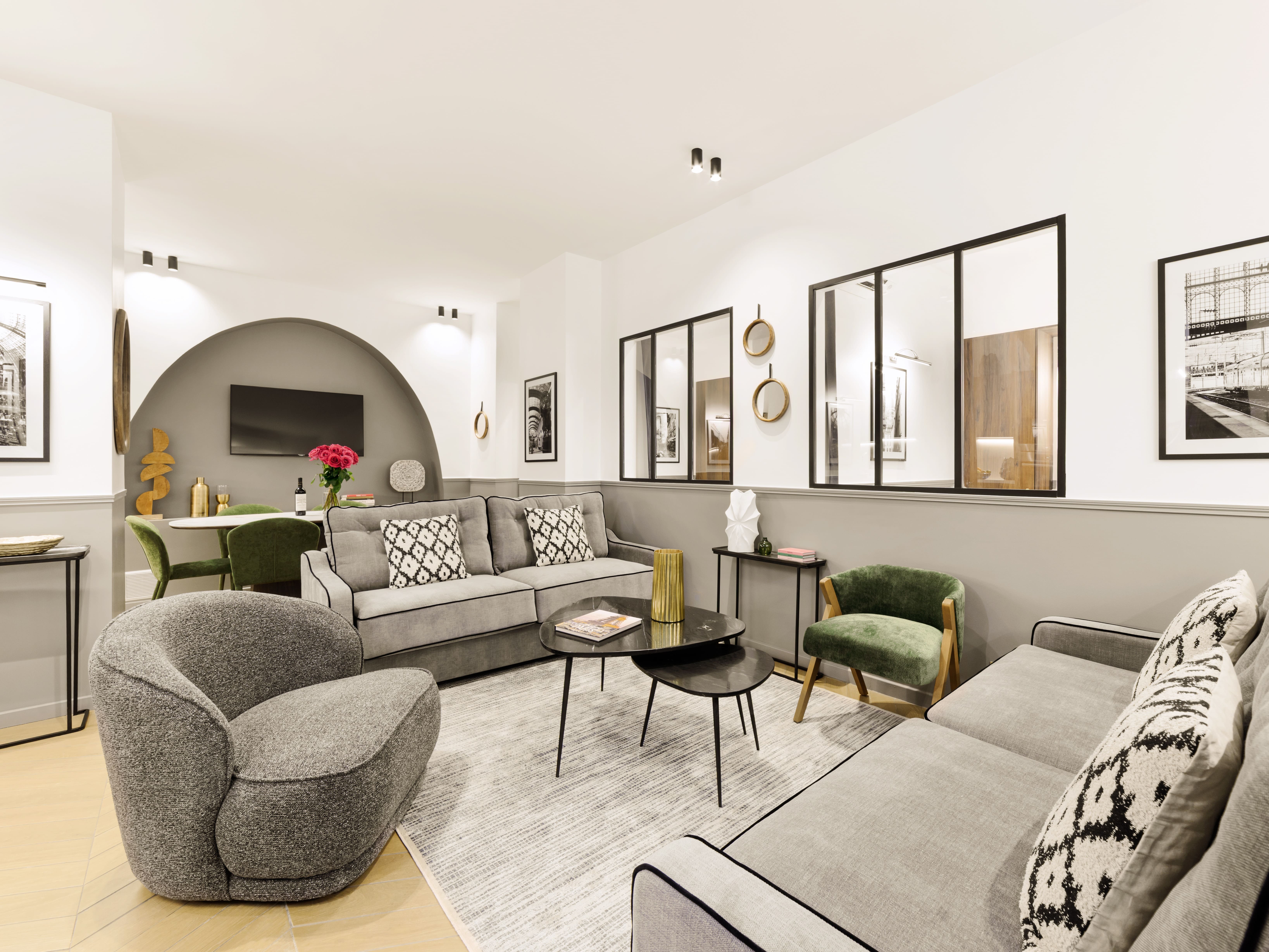 Château Saint-Paul Marais Le Marais 7: Spacious 3-Bedroom Luxury Apartment with Family-Friendly Features, Paris