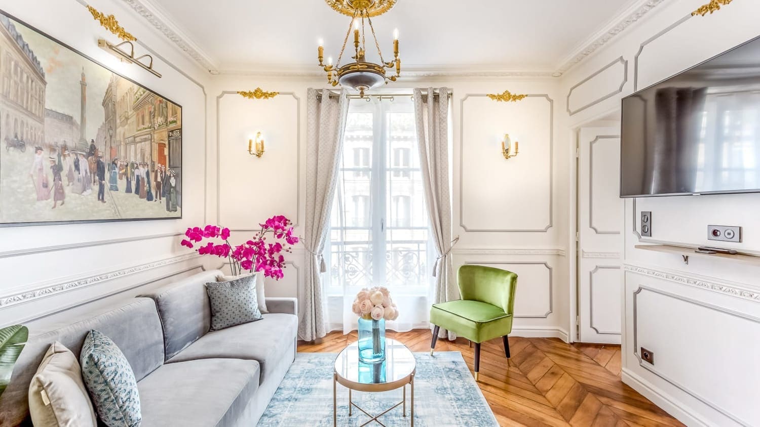 Château Sainte-Chapelle Paris: Exquisite 2-Bedroom Luxury Apartment with Historic Charm, Île de la Cité