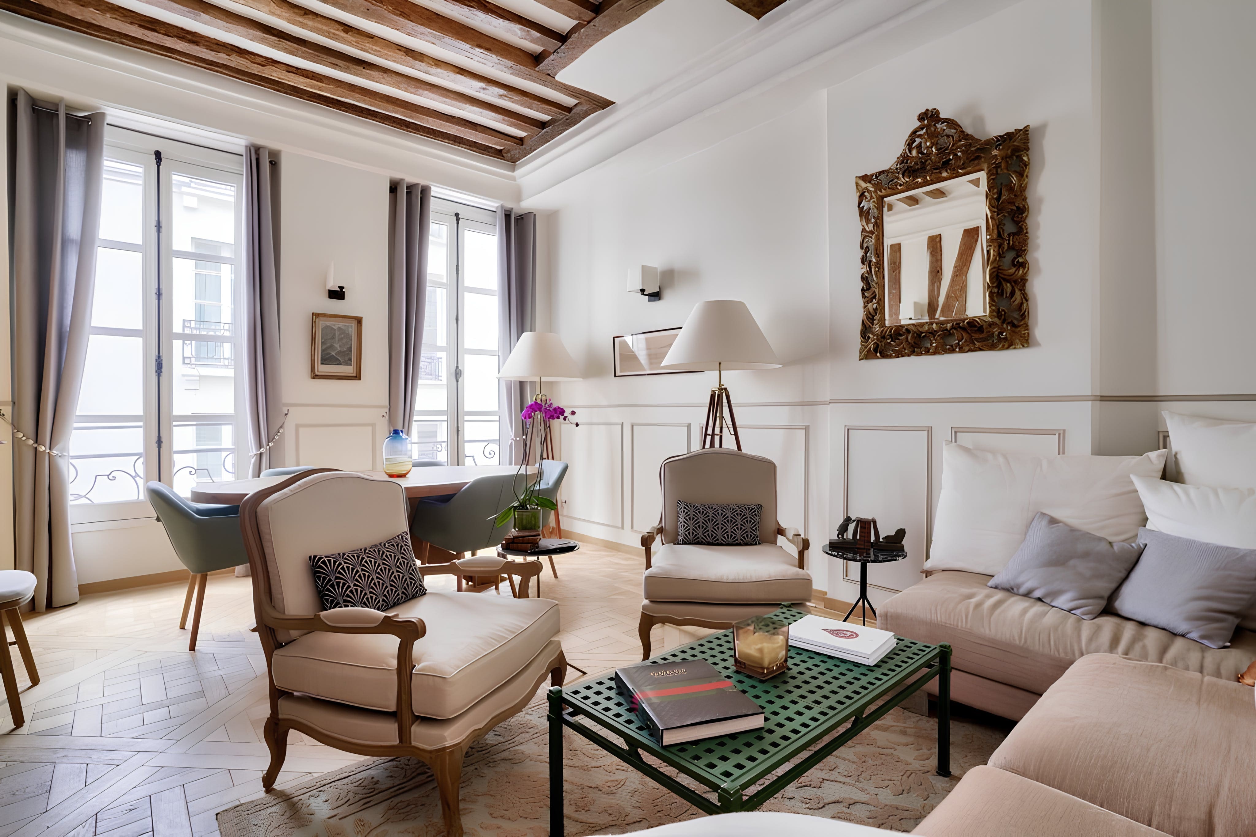 Château Sainte-Eustache Paris: Elegant 3-Bedroom Apartment with Antique Charm, Montorgueil – Les Halles