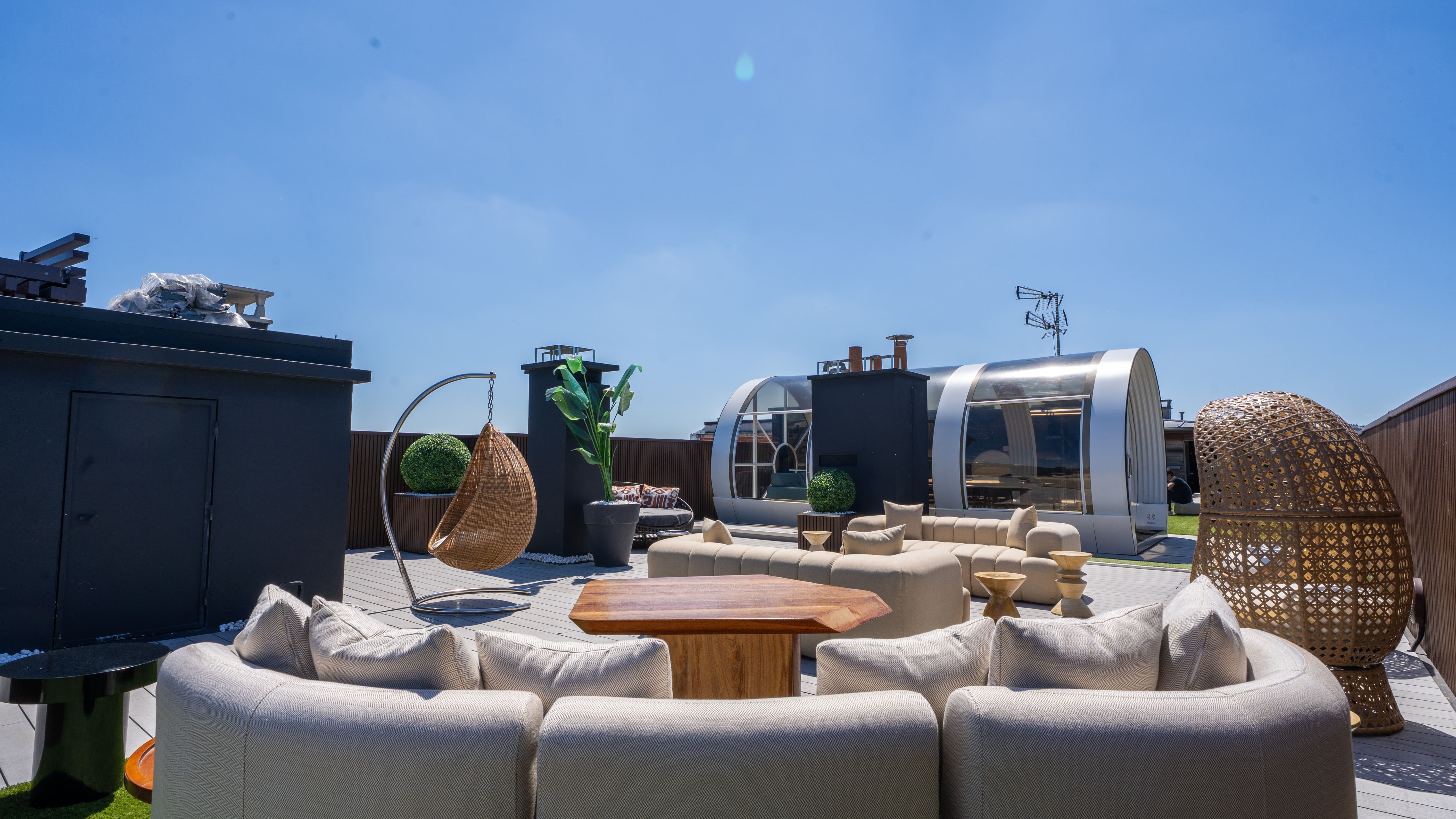 Château Seine Boulogne: Elegant 1-Bedroom Apartment with Rooftop Hot Tub, Boulogne-Billancourt