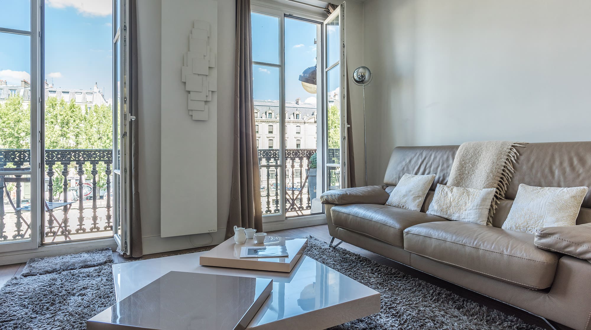 Château Seine Paris: Stylish 2-Bedroom Apartment Overlooking the Seine, Paris