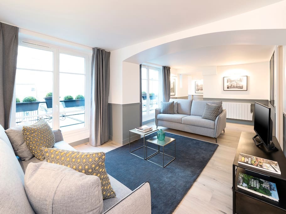Château Sentier Montorgueil: Spacious 4-Bedroom Luxury Apartment for Families, Paris