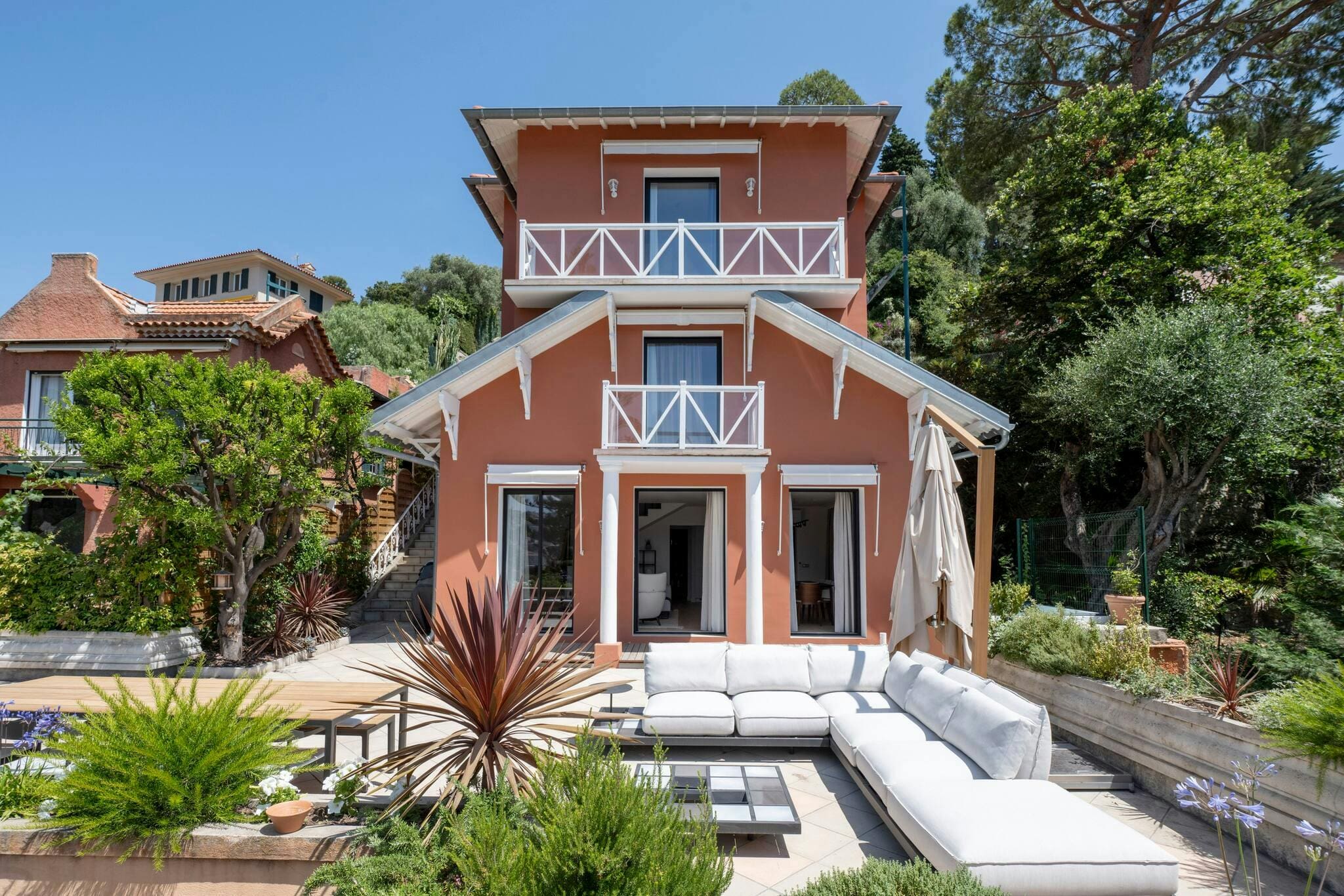 Château Sirocco Èze: Luxury 4-Bedroom Villa with Hot Tub and Seaview, Eze