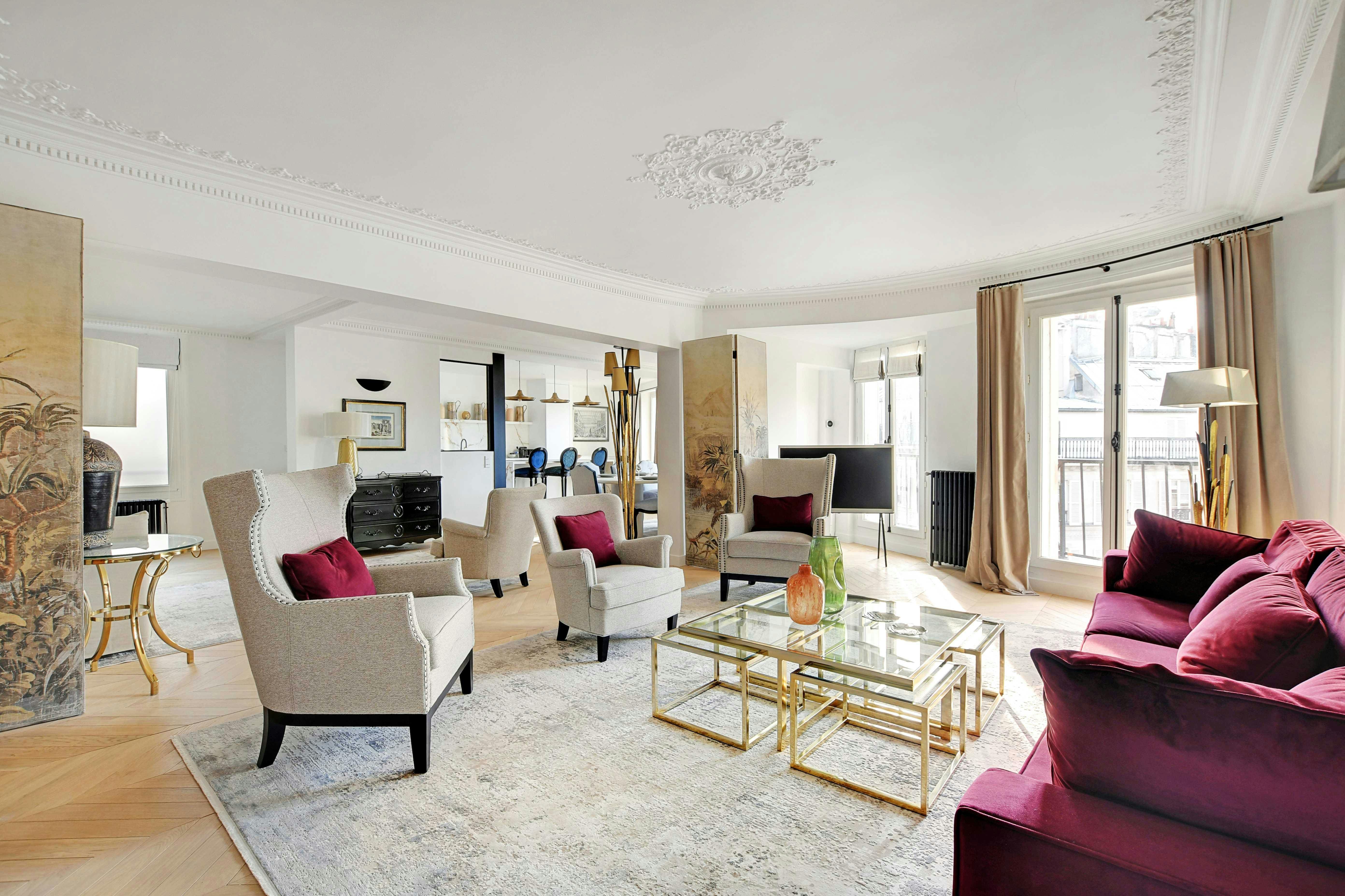 Château Sirocco Madeleine: Elegant 3-Bedroom Townhouse with Balcony, Paris