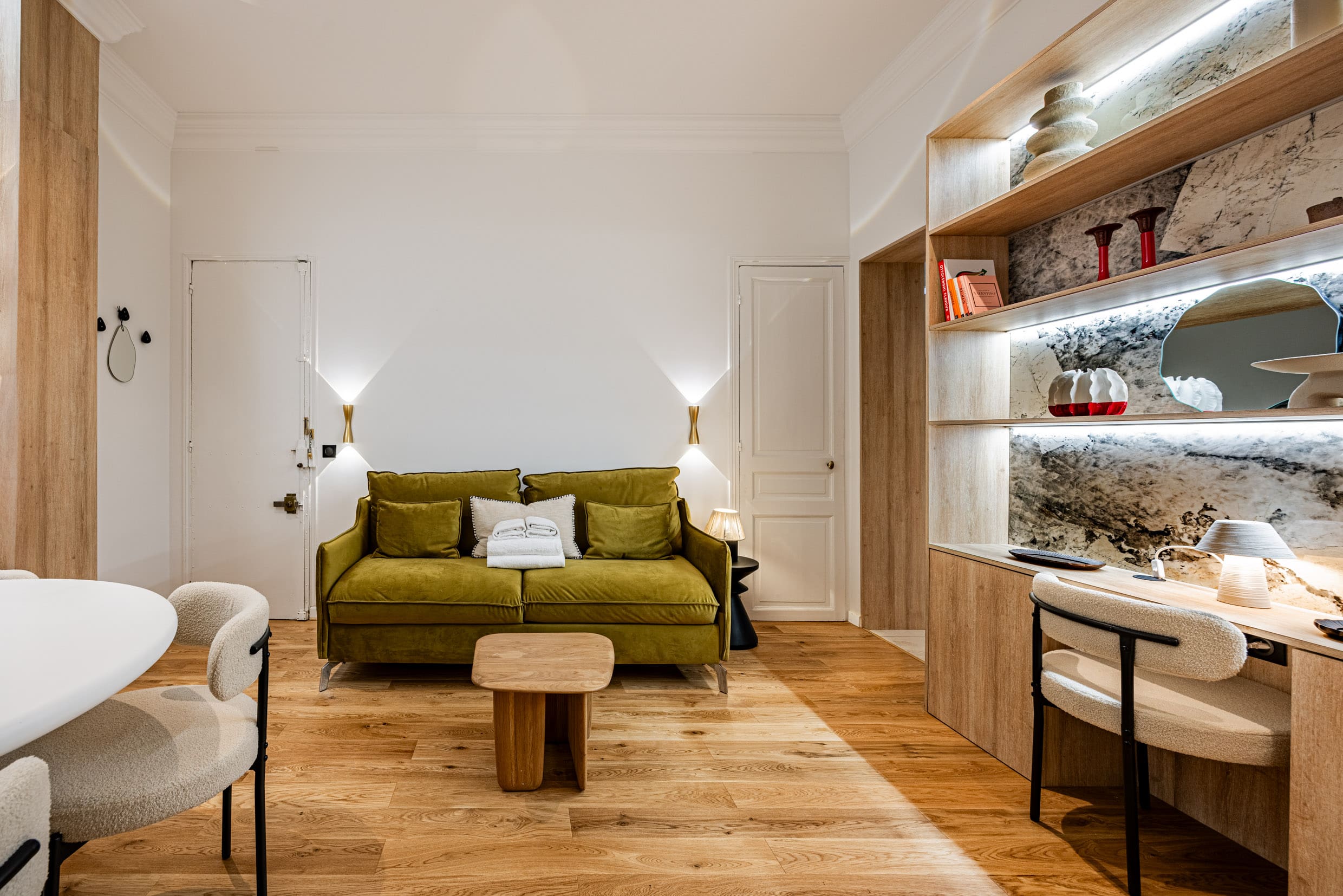 Château Souterrain Montparnasse: Elegant 2-Bedroom Apartment with Terrace, Montparnasse Paris