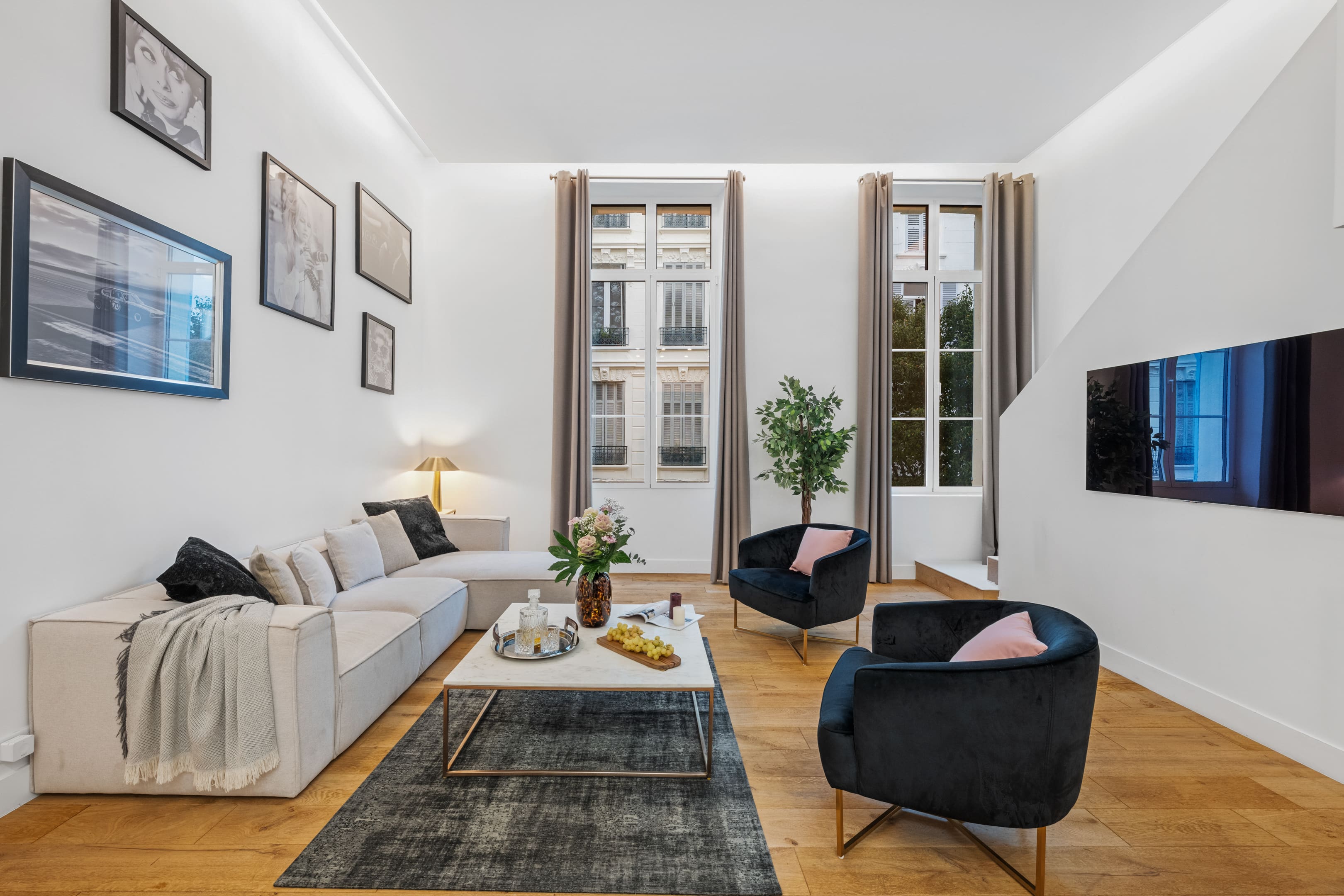 Château Suquet Cannes: 3-Bedroom Luxury Apartment with Seaview, Cannes