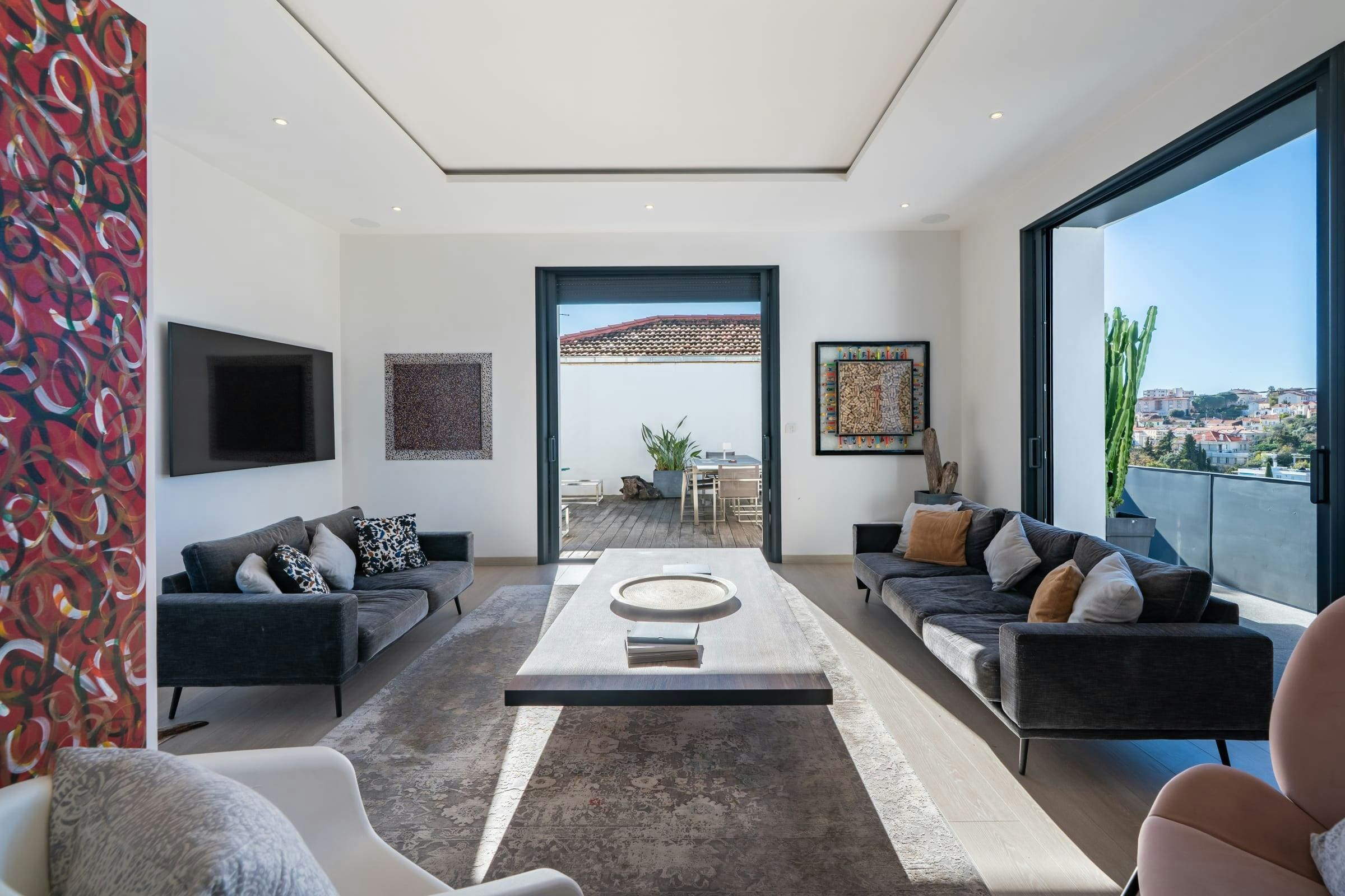 Château Suquet Cannes Cannes 12: Luxury 3-Bedroom Villa with Covered Pool and Sea Views, Cannes