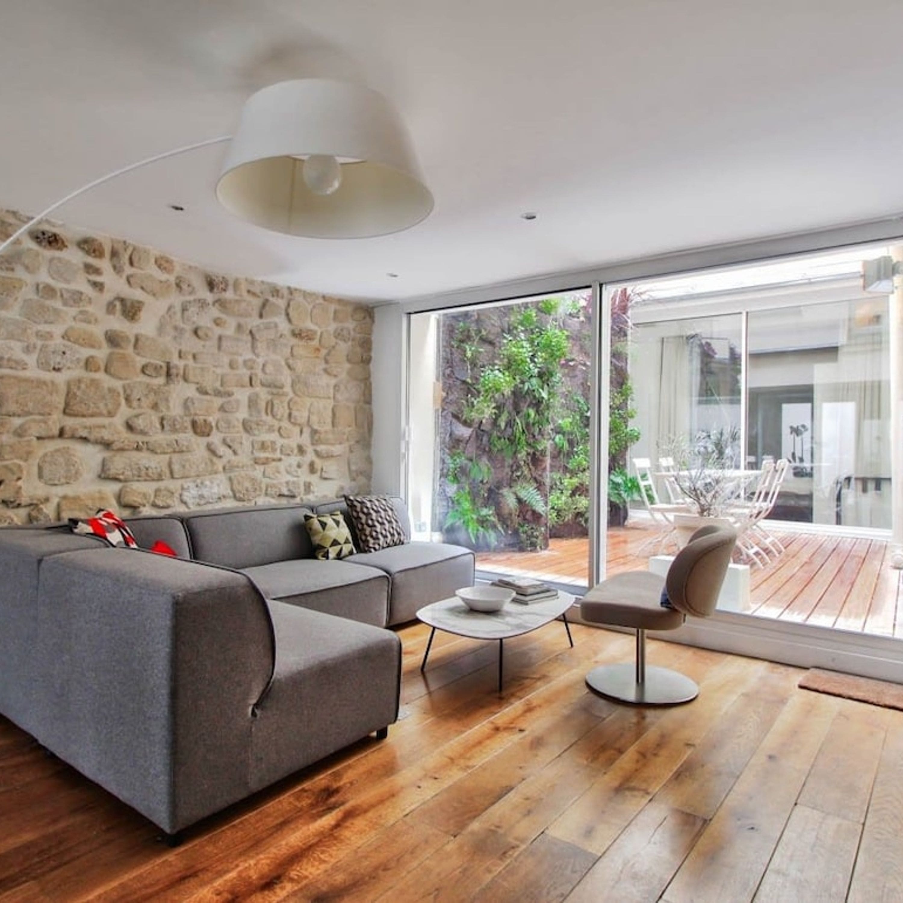 Château Temple Le Marais: Elegant 3-Bedroom Villa with Interior Patio, Le Marais