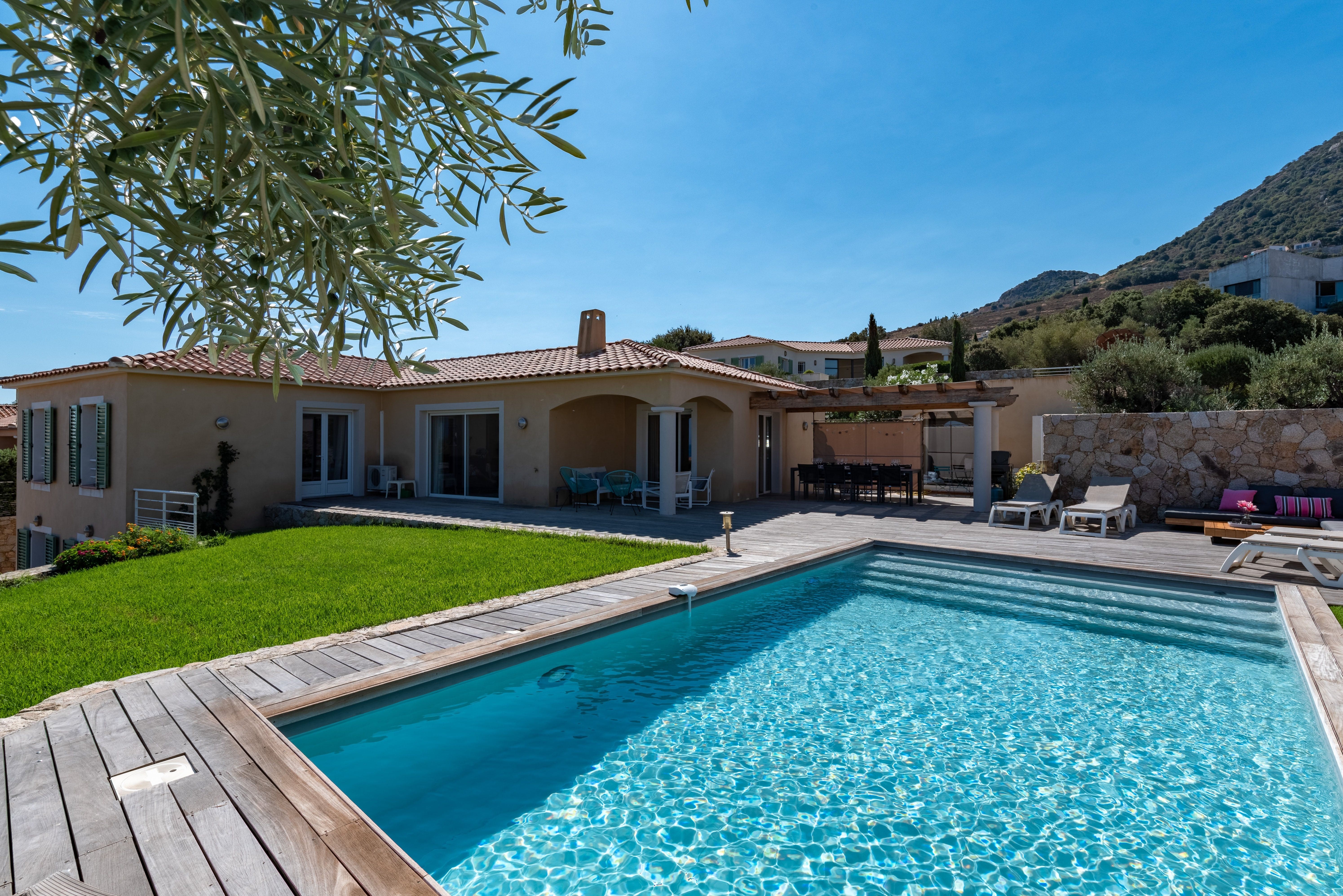 Château Tramuntana Monticello: Luxury 5-Bedroom Apartment with Seaview and Pool, Corsica