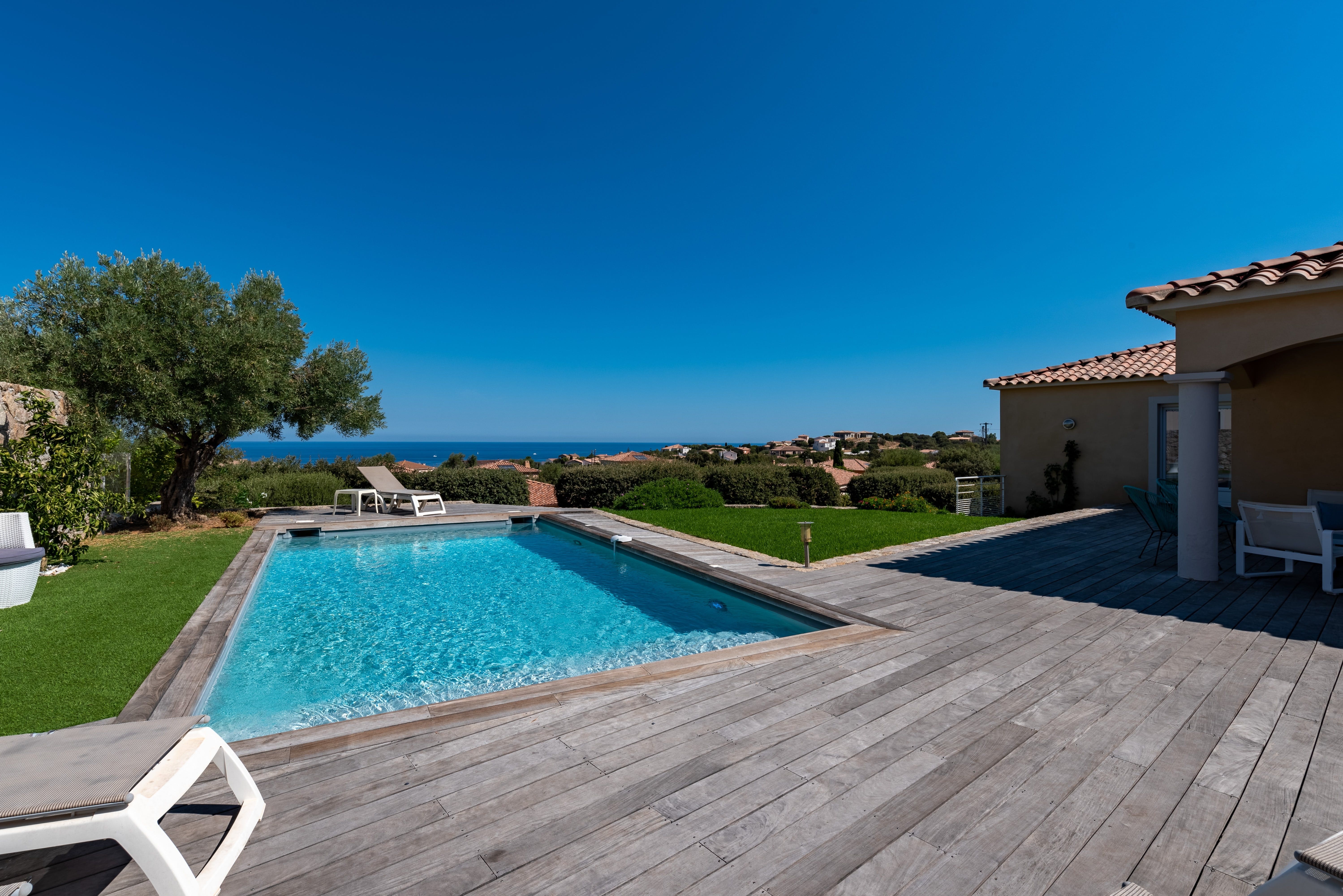 Château Tramuntana Monticello: Luxury 5-Bedroom Apartment with Seaview and Pool, Corsica