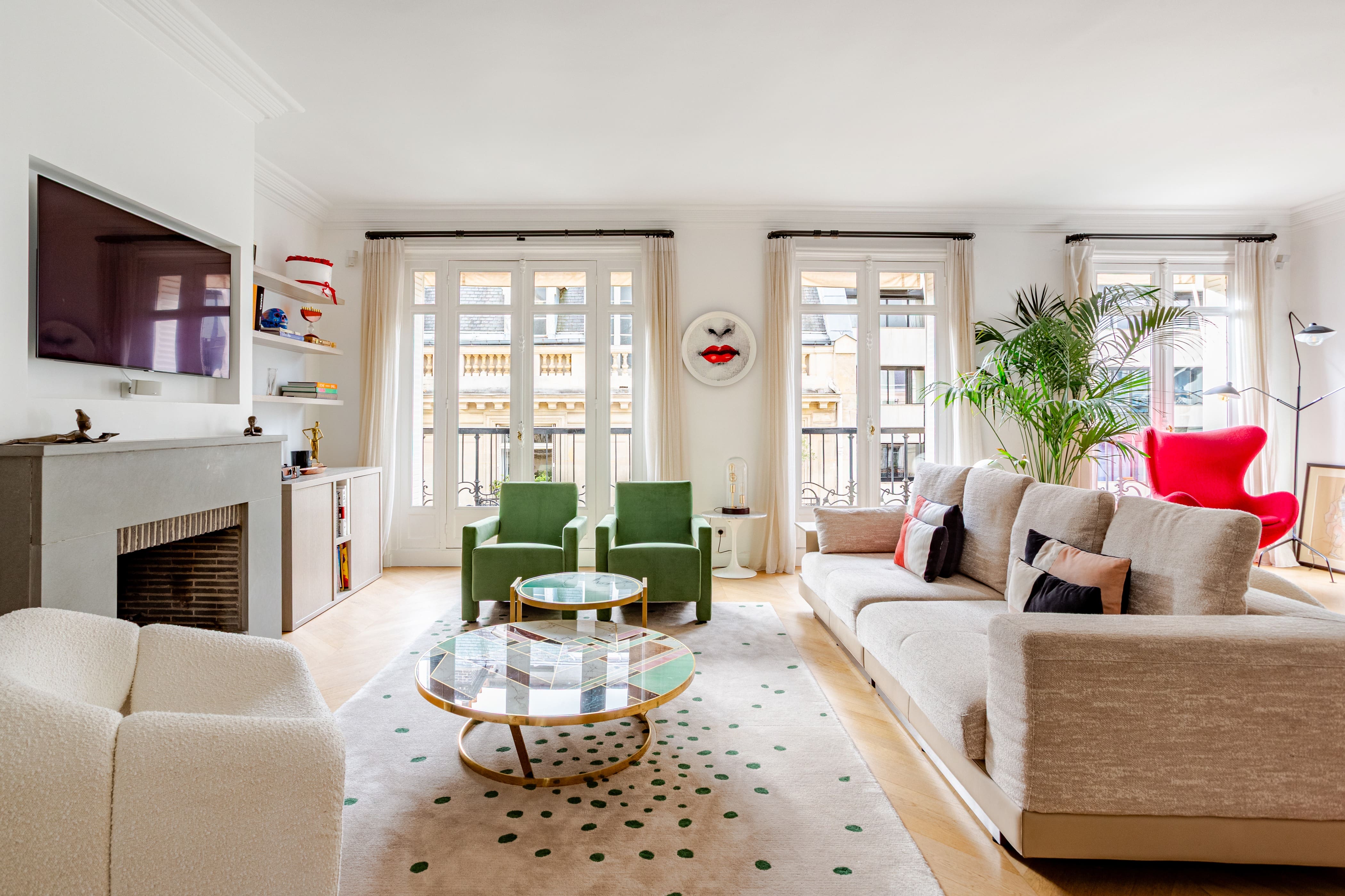 Château Trocadéro Paris Trocadéro 2: Elegant 3-Bedroom Apartment with Air-Con in Trocadéro, Paris