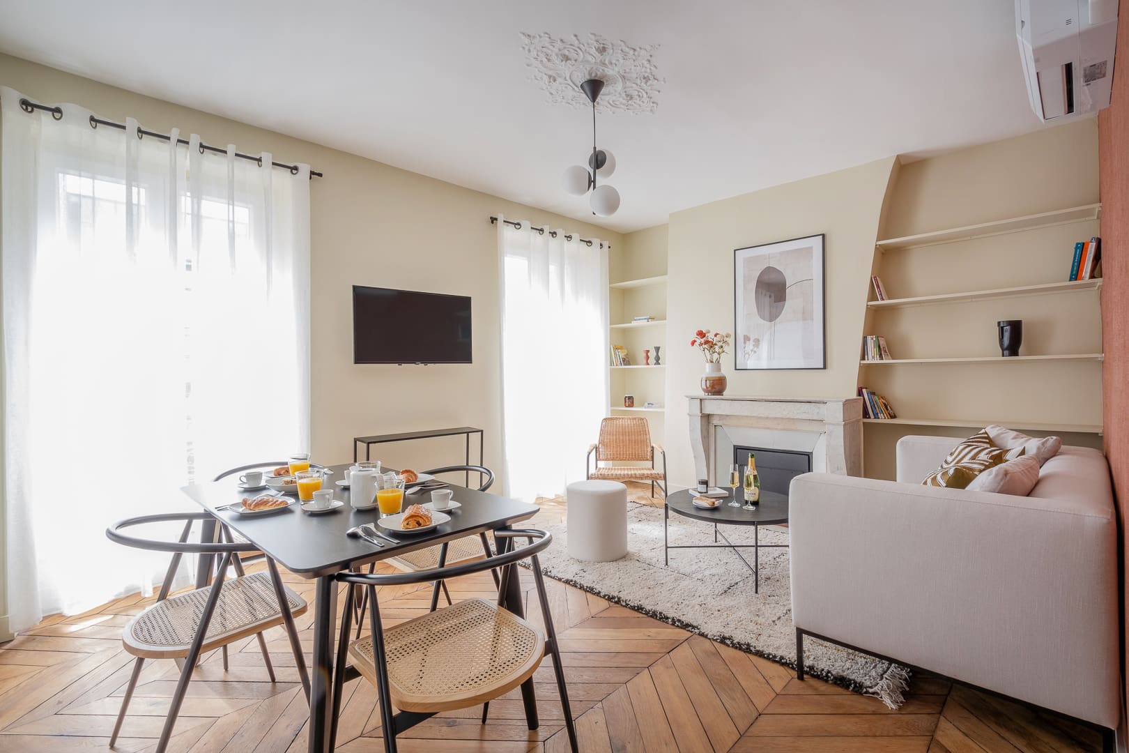 Château Tuileries Paris Arc de Triomphe – Champs-Élysées 3: Luxury 2-Bedroom Apartment with Air-Con, Arc de Triomphe