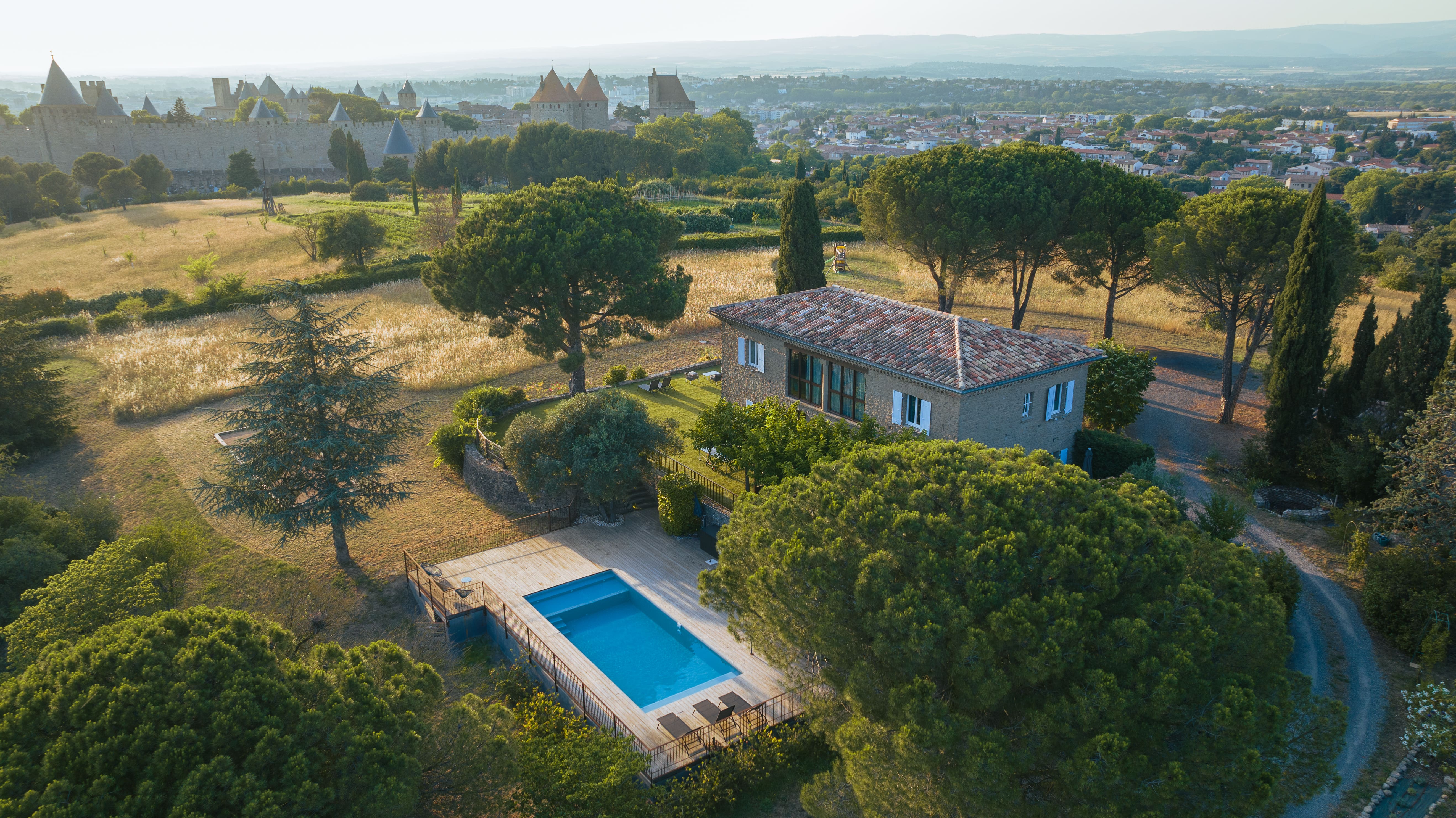Château Ventoux Carcassonne: Elegant 5-Bedroom Chateau with Pool and Jacuzzi, Aude