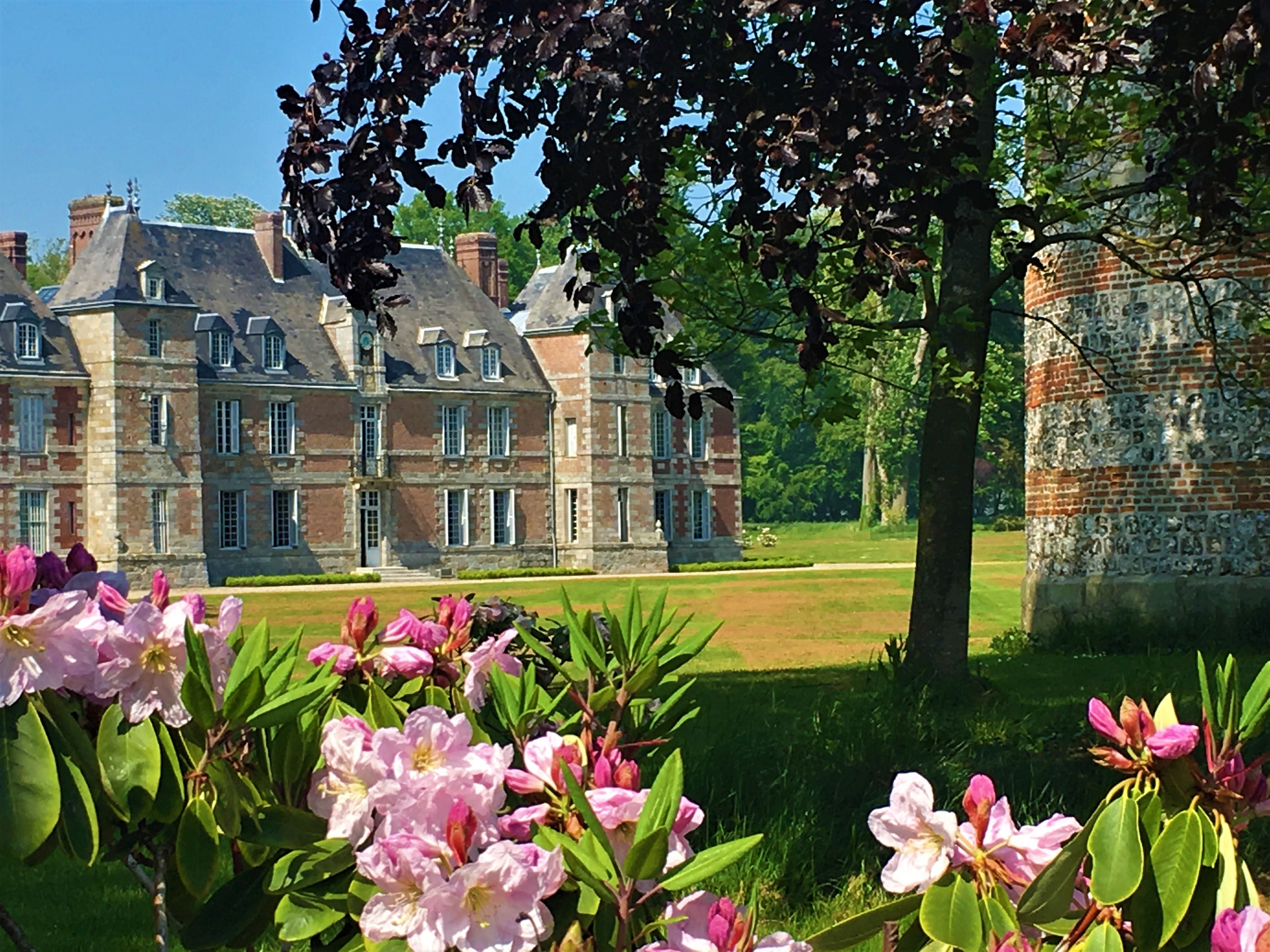 Château Veules-les-Roses: Spacious 7-Bedroom Luxury House with Pools and Tennis Court, Normandy