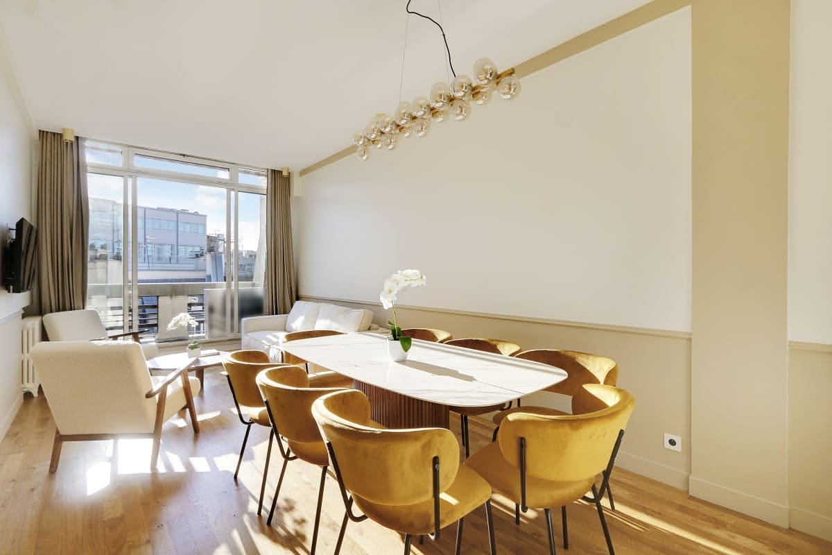 Château Vivienne Paris: Elegant 3-Bedroom Luxury Apartment with Balcony, Paris