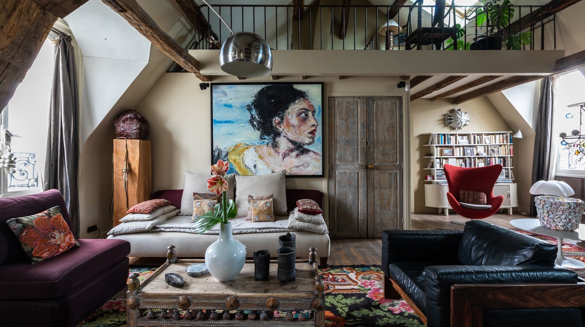 Château Vosges Marais Le Marais 2: Luxury 5-Bedroom Apartment with Artistic Flair, Le Marais Paris