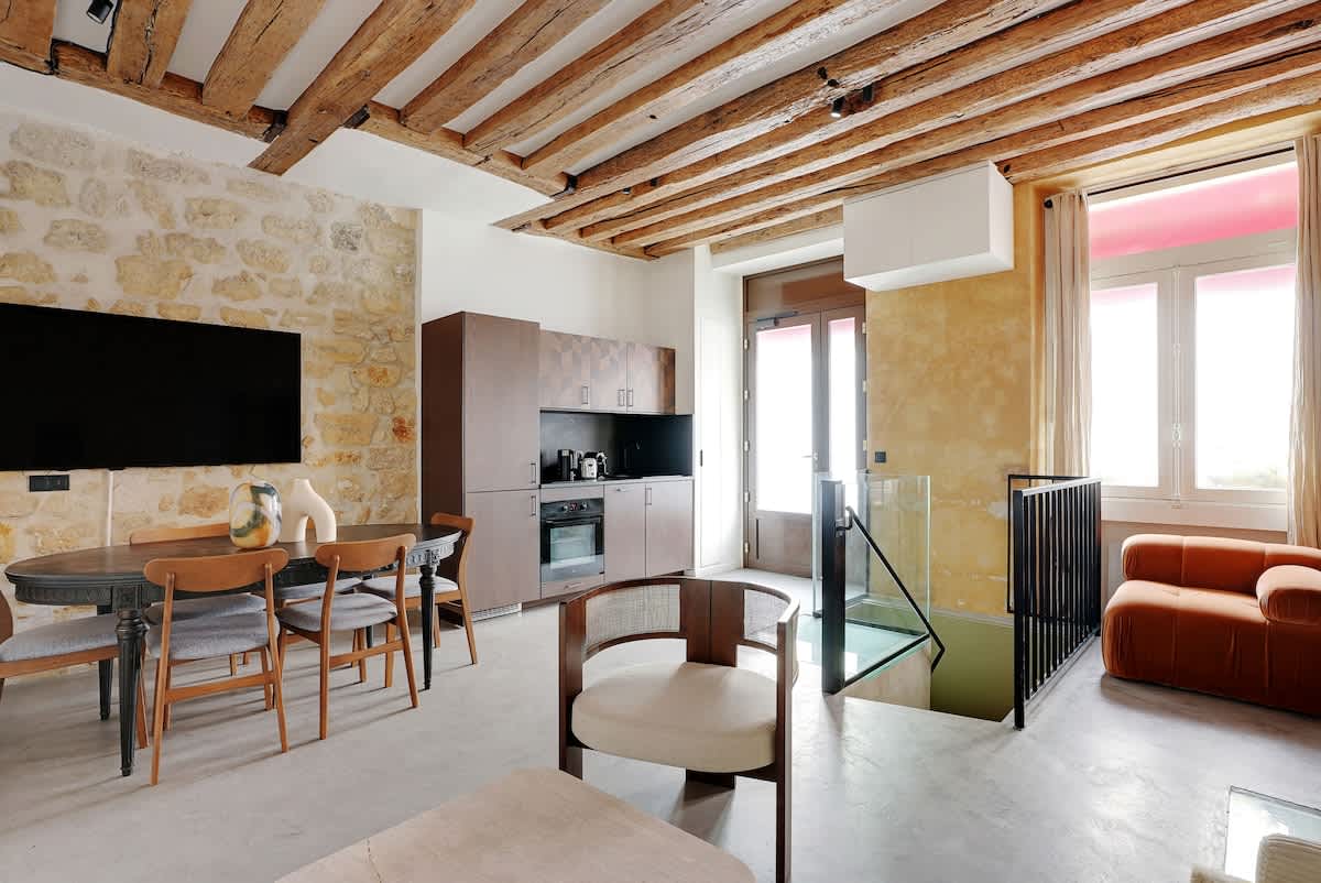 Château Vosges Marais: Luxury 4-Bedroom Townhouse for Families, Le Marais Paris