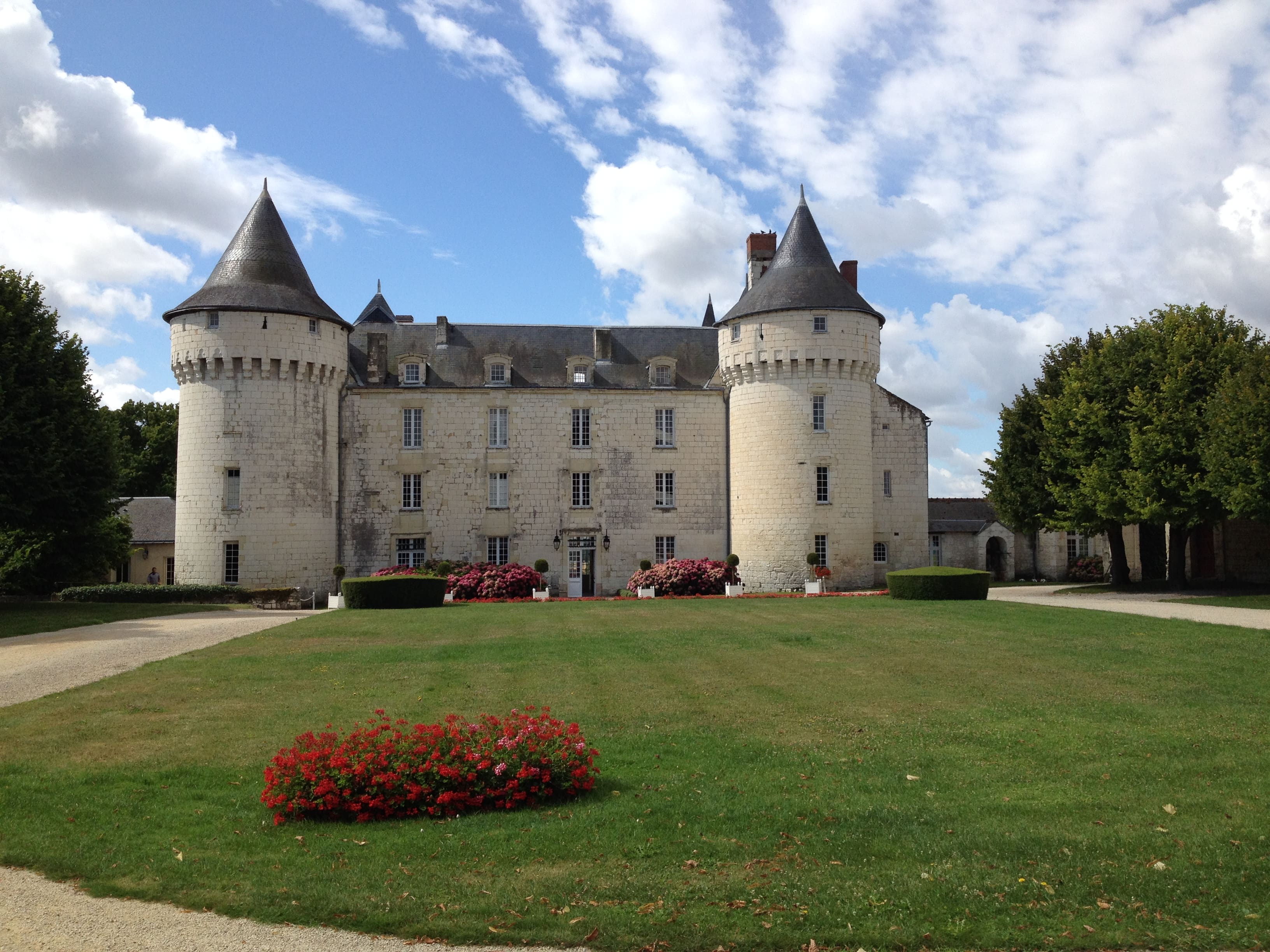 Château Vouvray Indre-et-Loire: Grand 20-Bedroom Chateau with Pool and Tennis Court, Indre-et-Loire