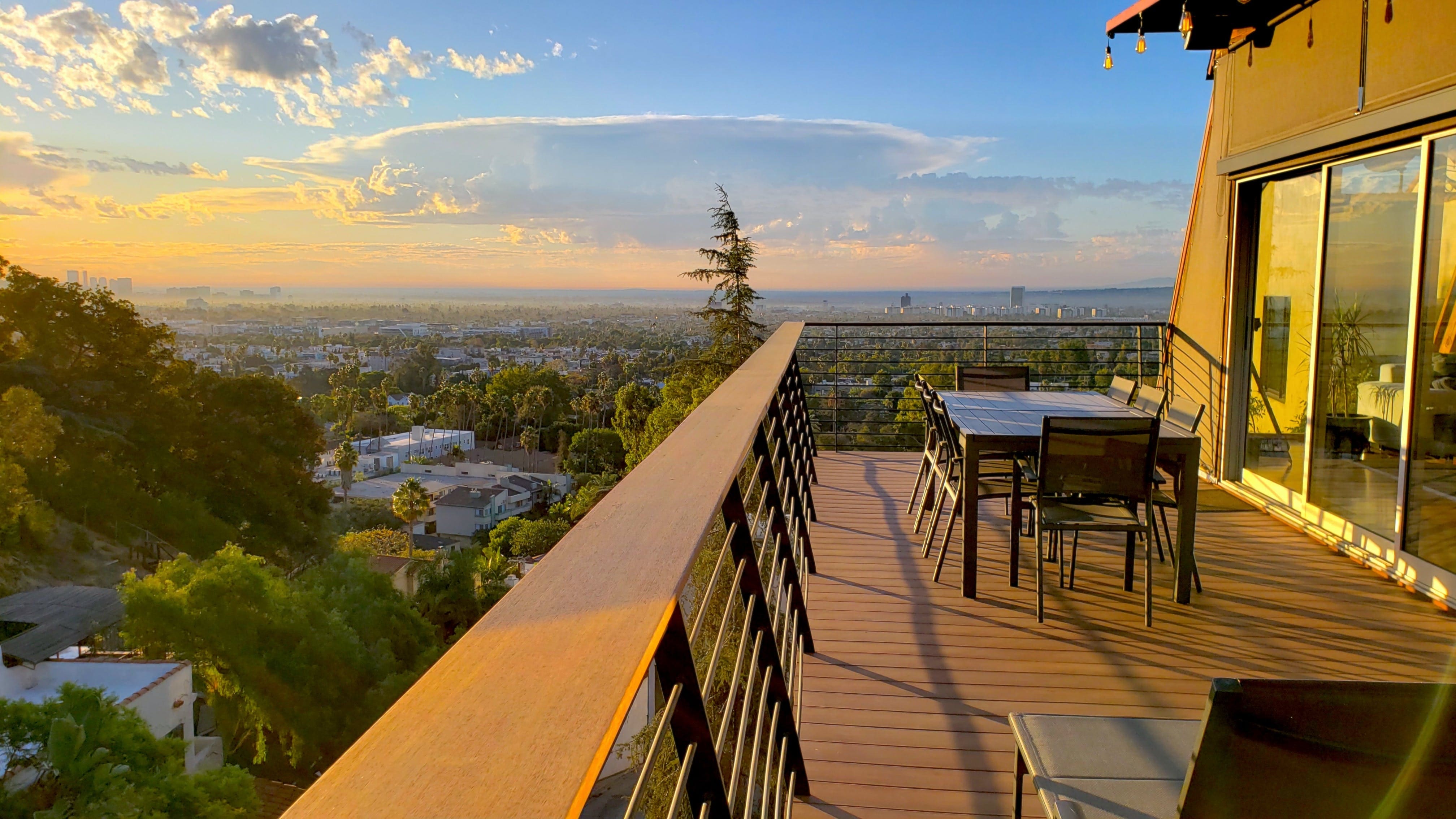 Cielo di Laurel: Stunning 2-Bedroom Apartment with Scenic Views, Laurel Canyon