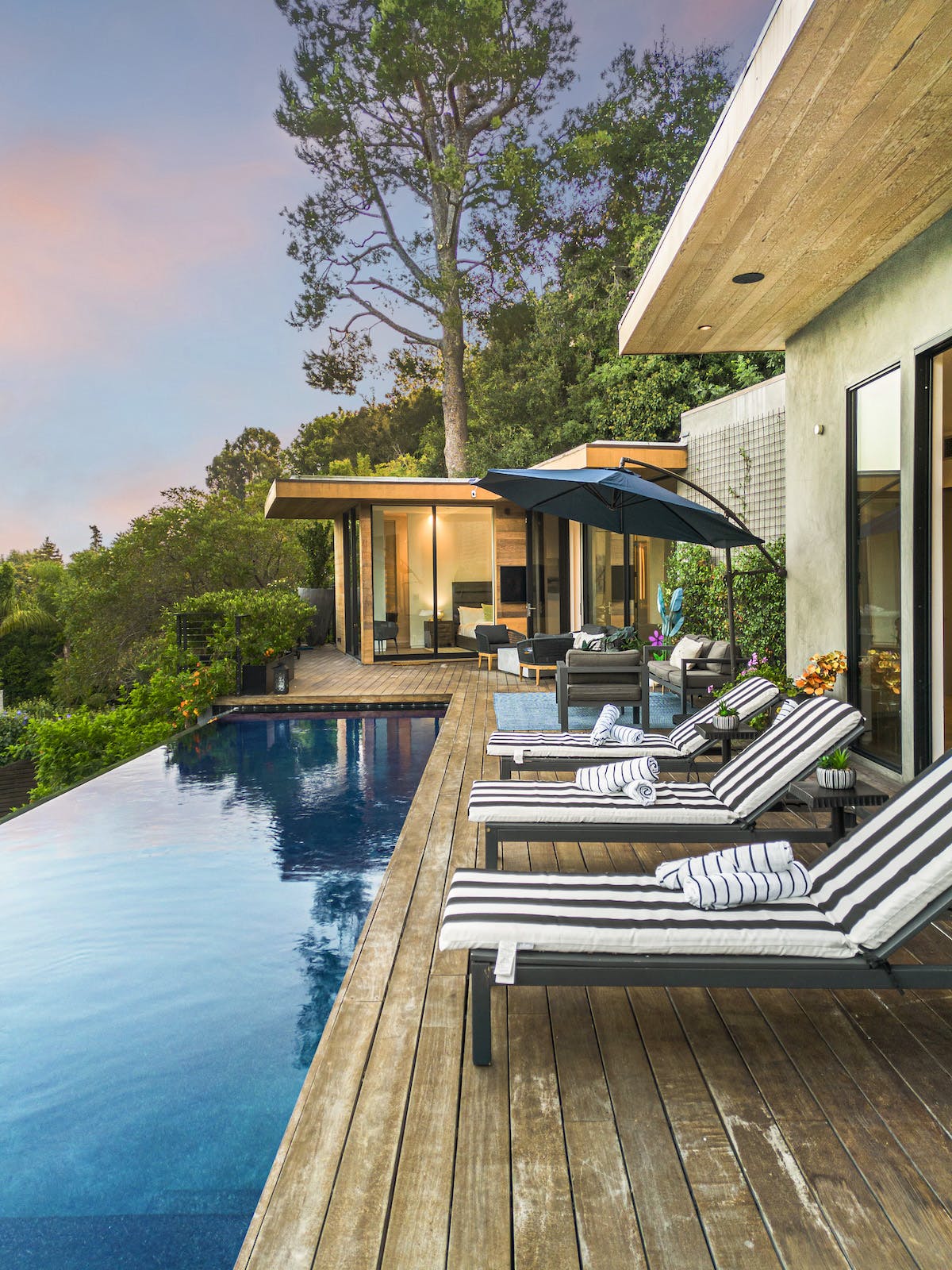 Cielo di Westwood: Stunning 5-Bedroom House with Infinity Pool in Los Angeles